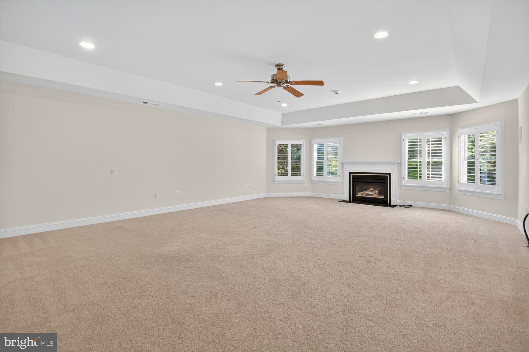 POTOMAC OUTSIDE - Residential