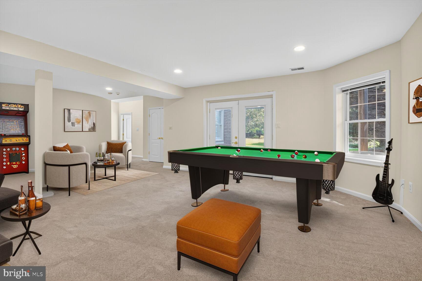 POTOMAC OUTSIDE - Residential