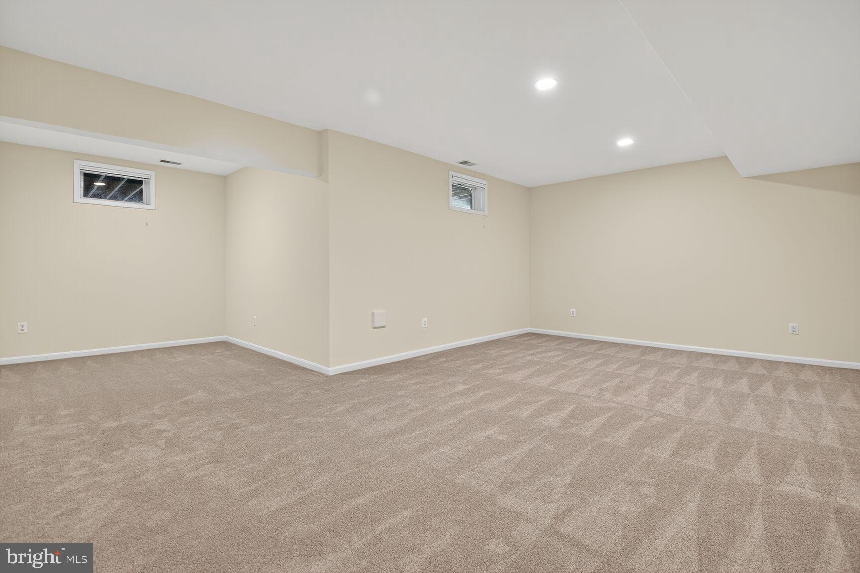 POTOMAC OUTSIDE - Residential