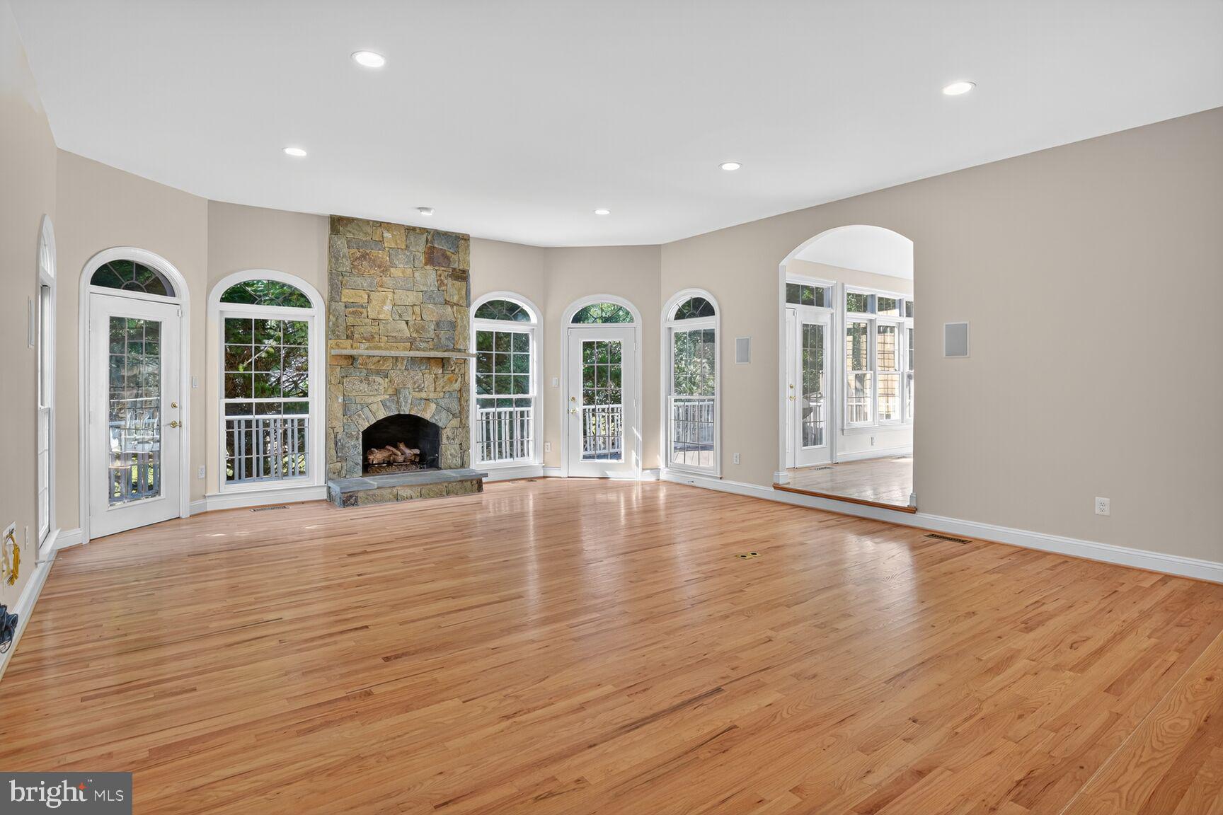 POTOMAC OUTSIDE - Residential