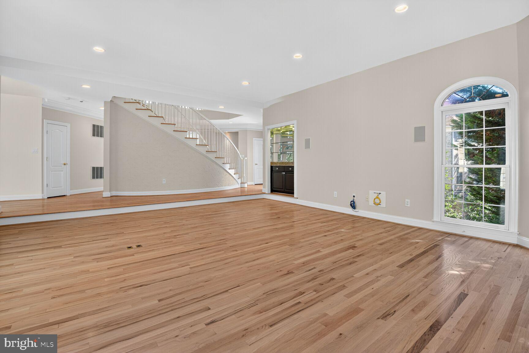 POTOMAC OUTSIDE - Residential