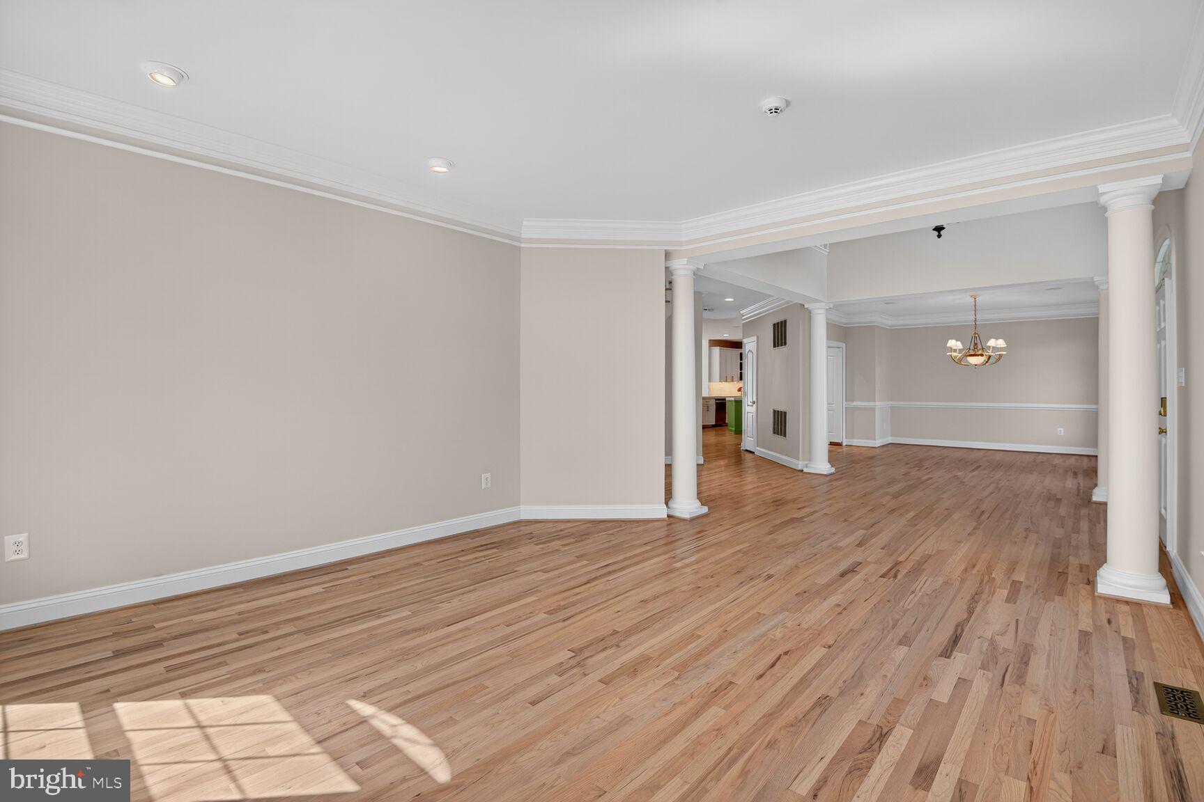 POTOMAC OUTSIDE - Residential