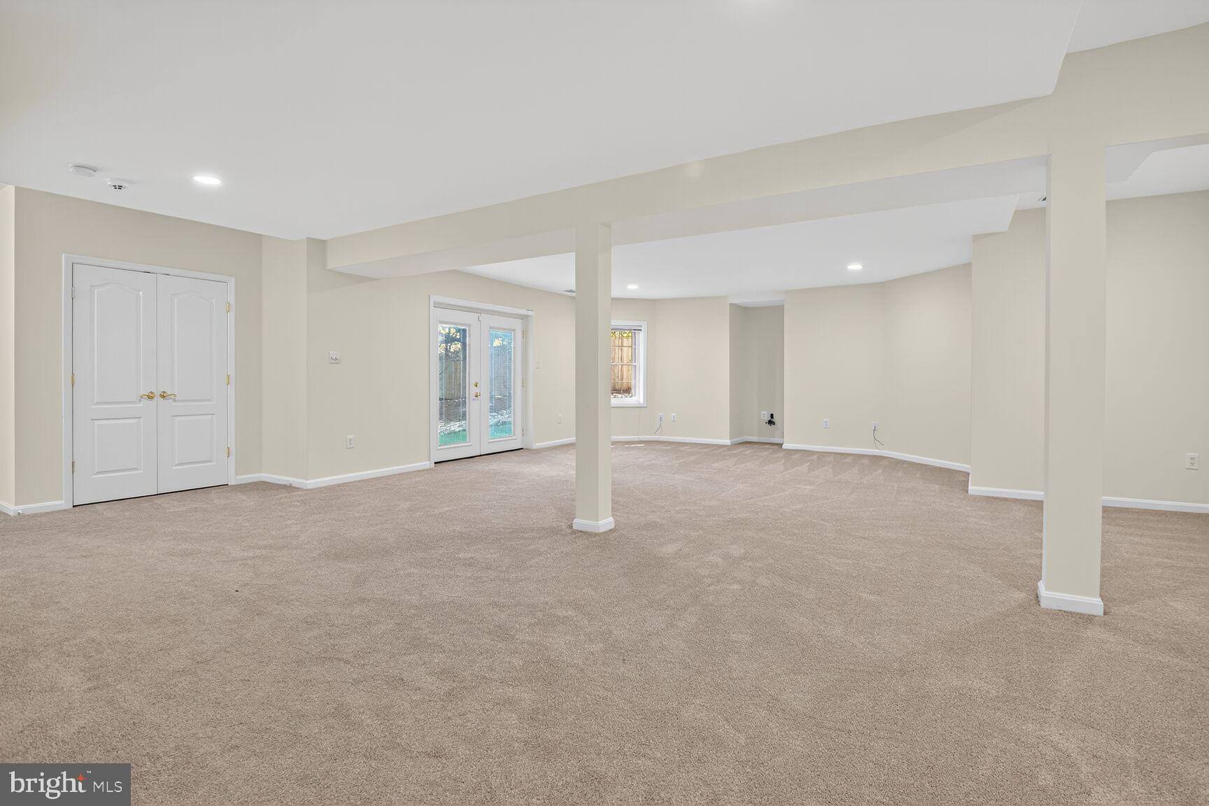 POTOMAC OUTSIDE - Residential