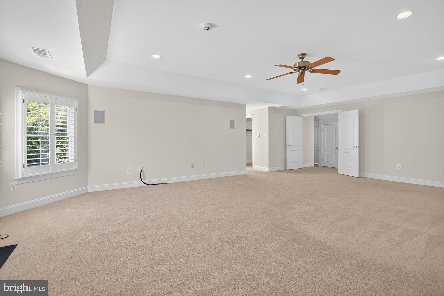 POTOMAC OUTSIDE - Residential