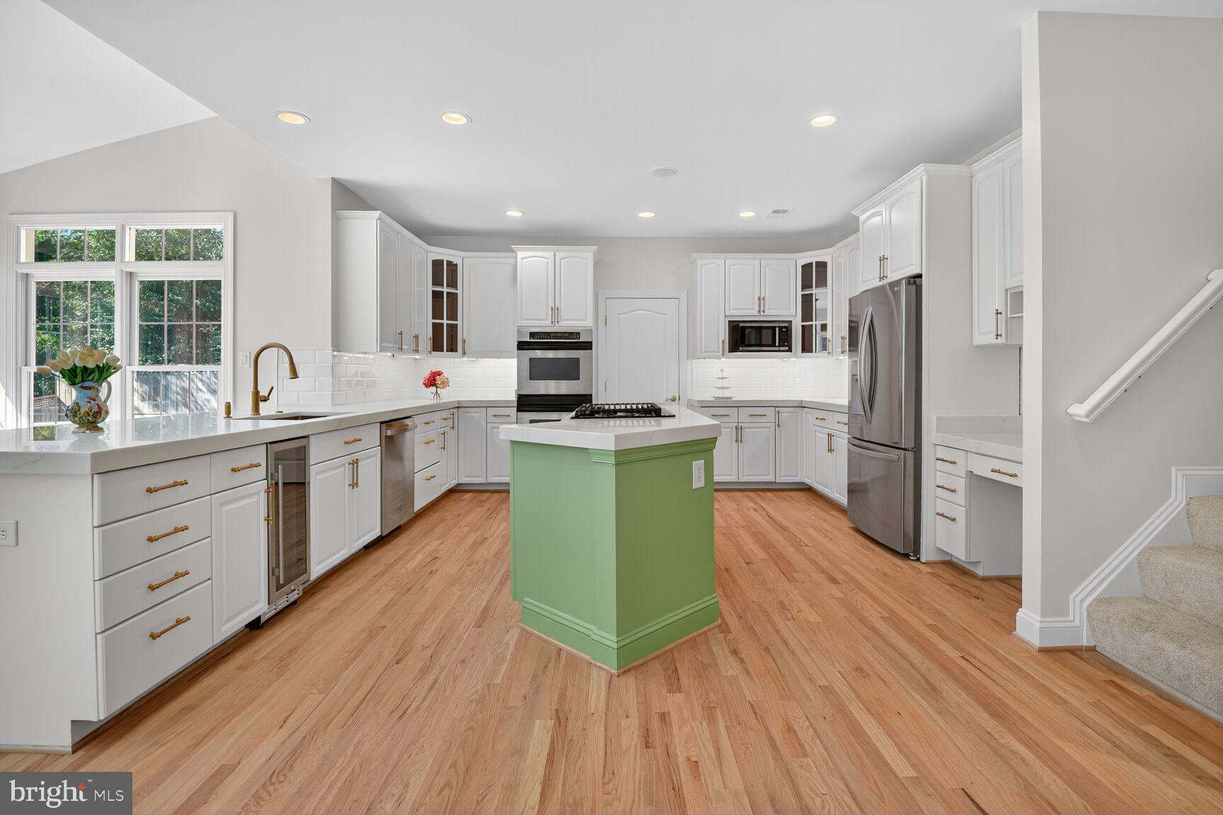 POTOMAC OUTSIDE - Residential