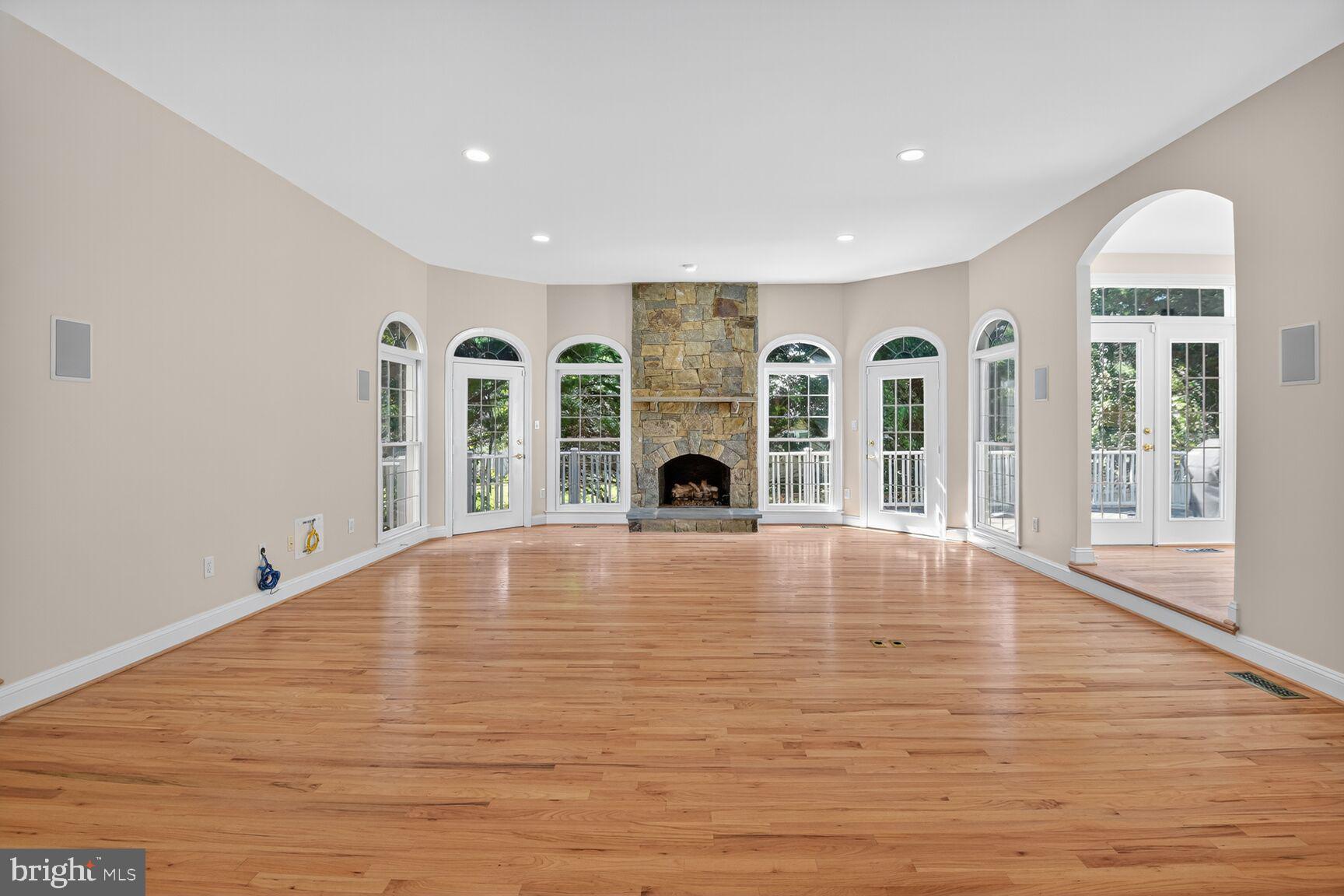 POTOMAC OUTSIDE - Residential