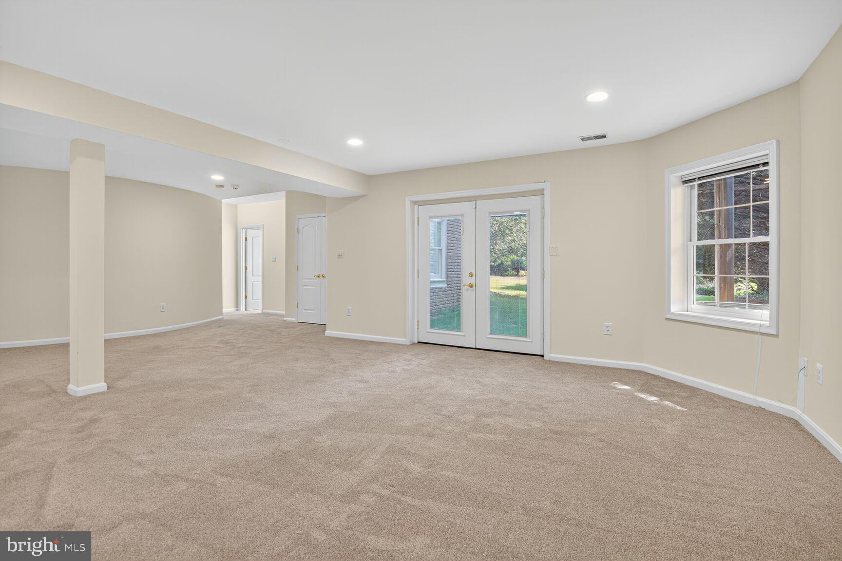 POTOMAC OUTSIDE - Residential