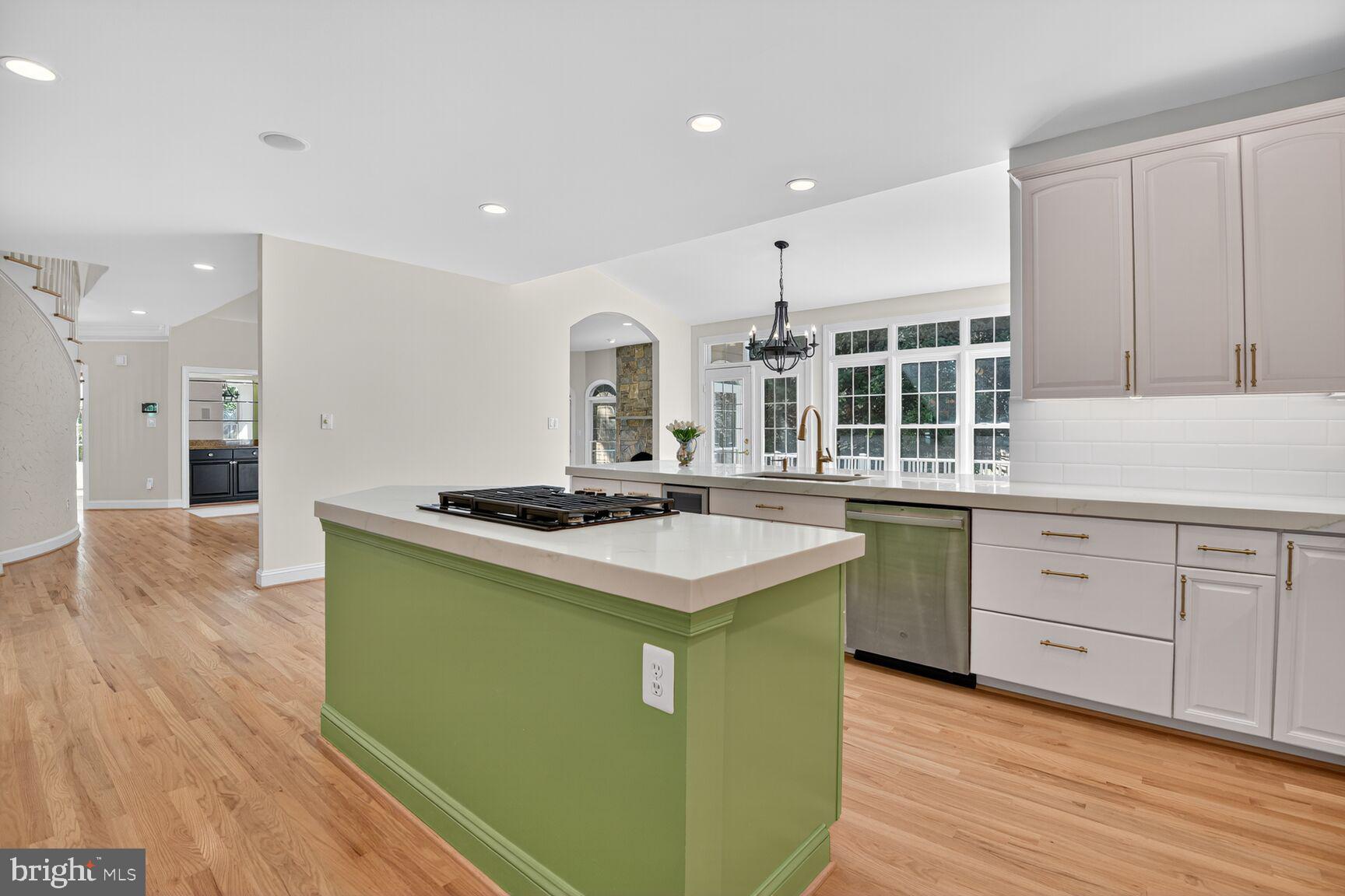 POTOMAC OUTSIDE - Residential