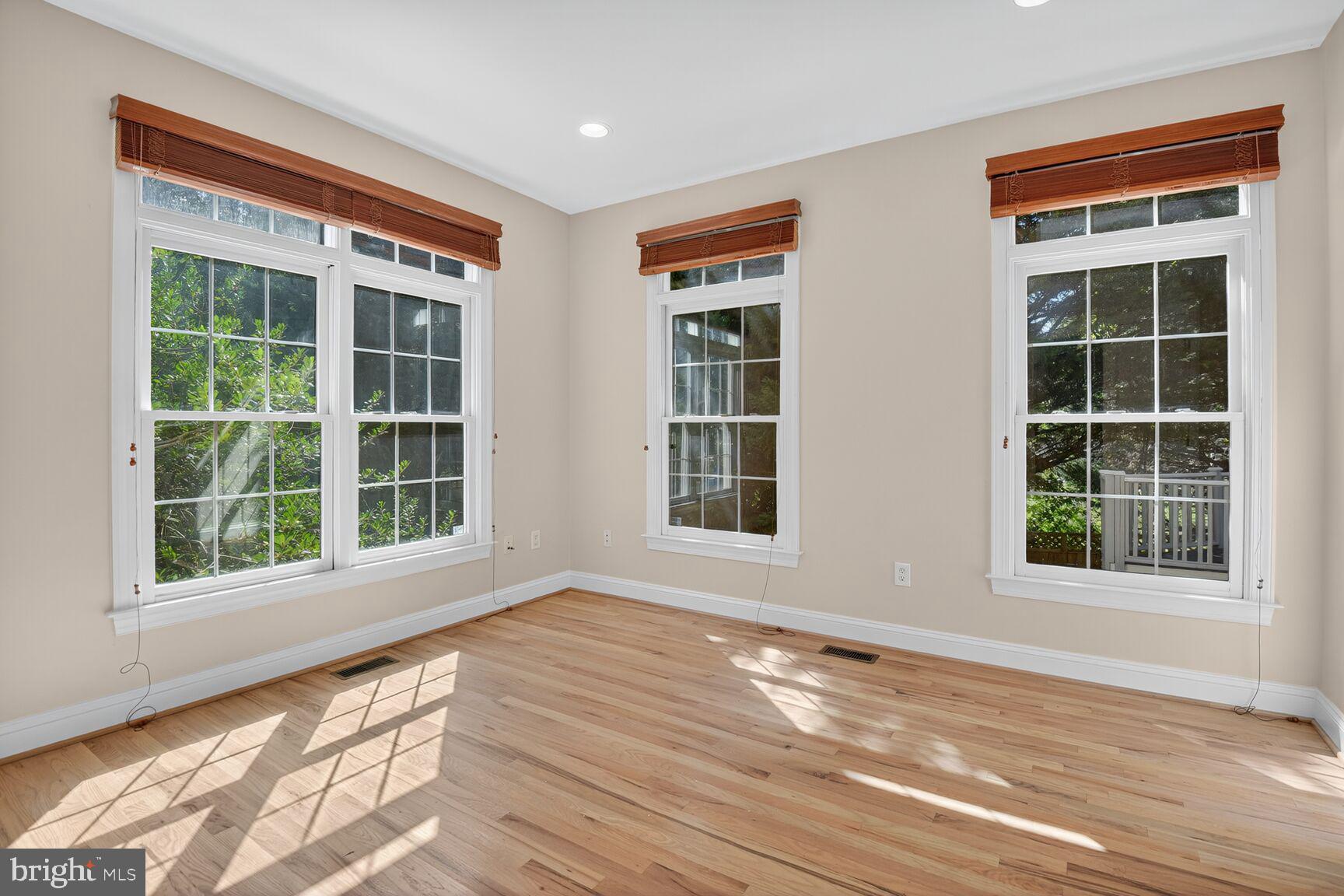 POTOMAC OUTSIDE - Residential