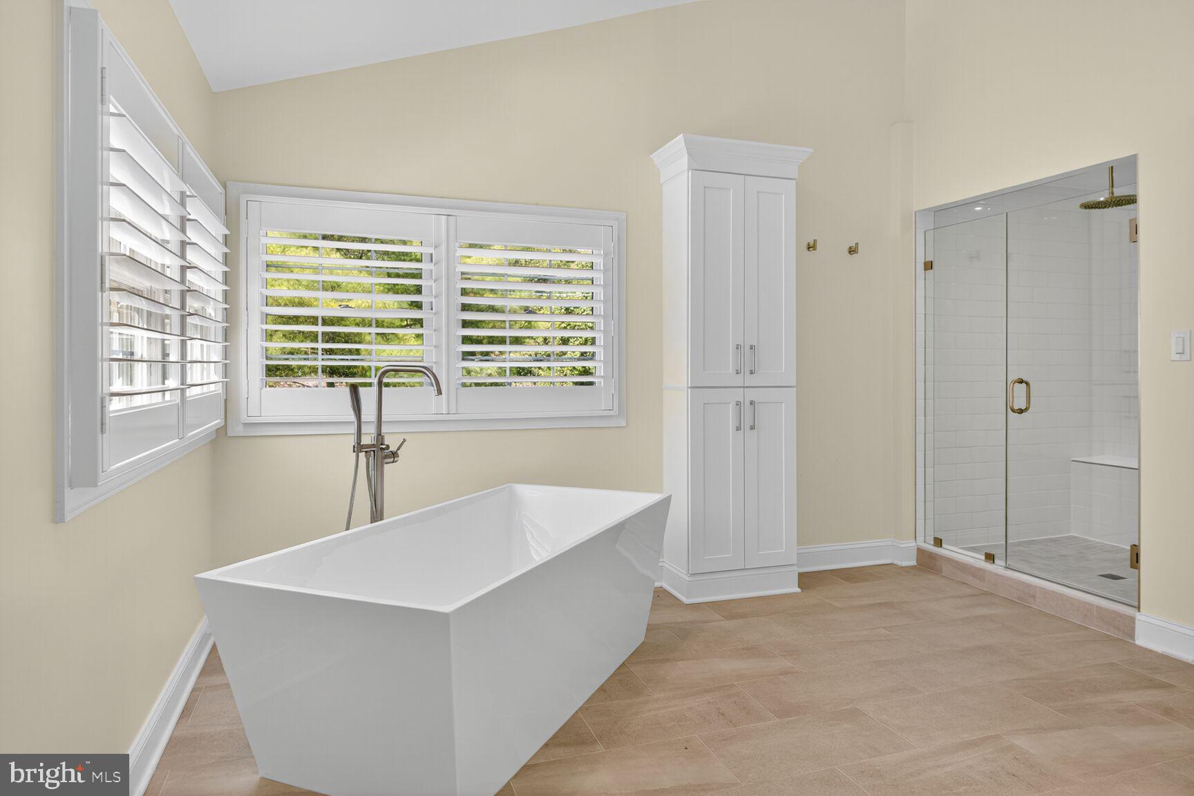 POTOMAC OUTSIDE - Residential