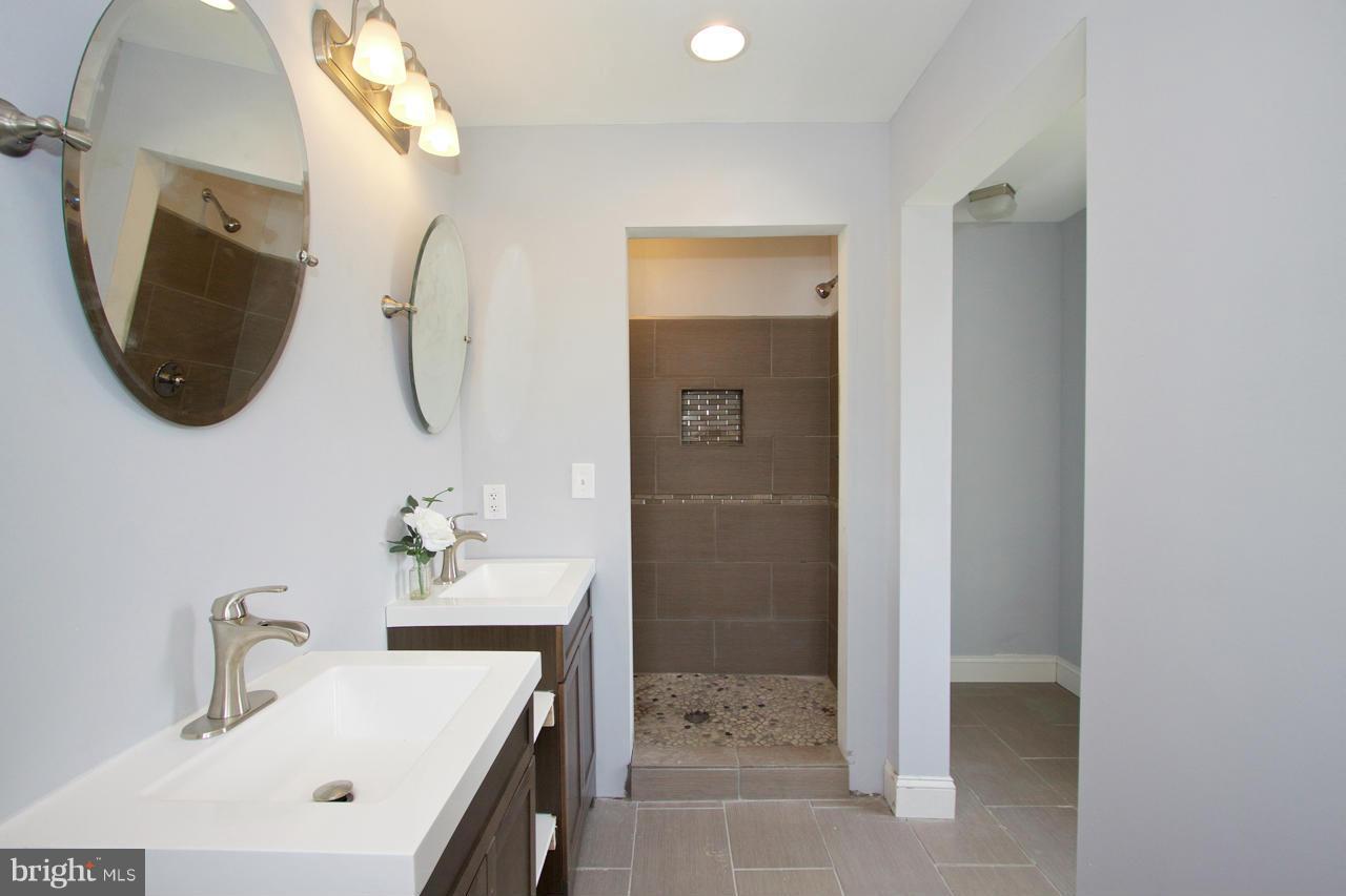 PARKVILLE - Residential