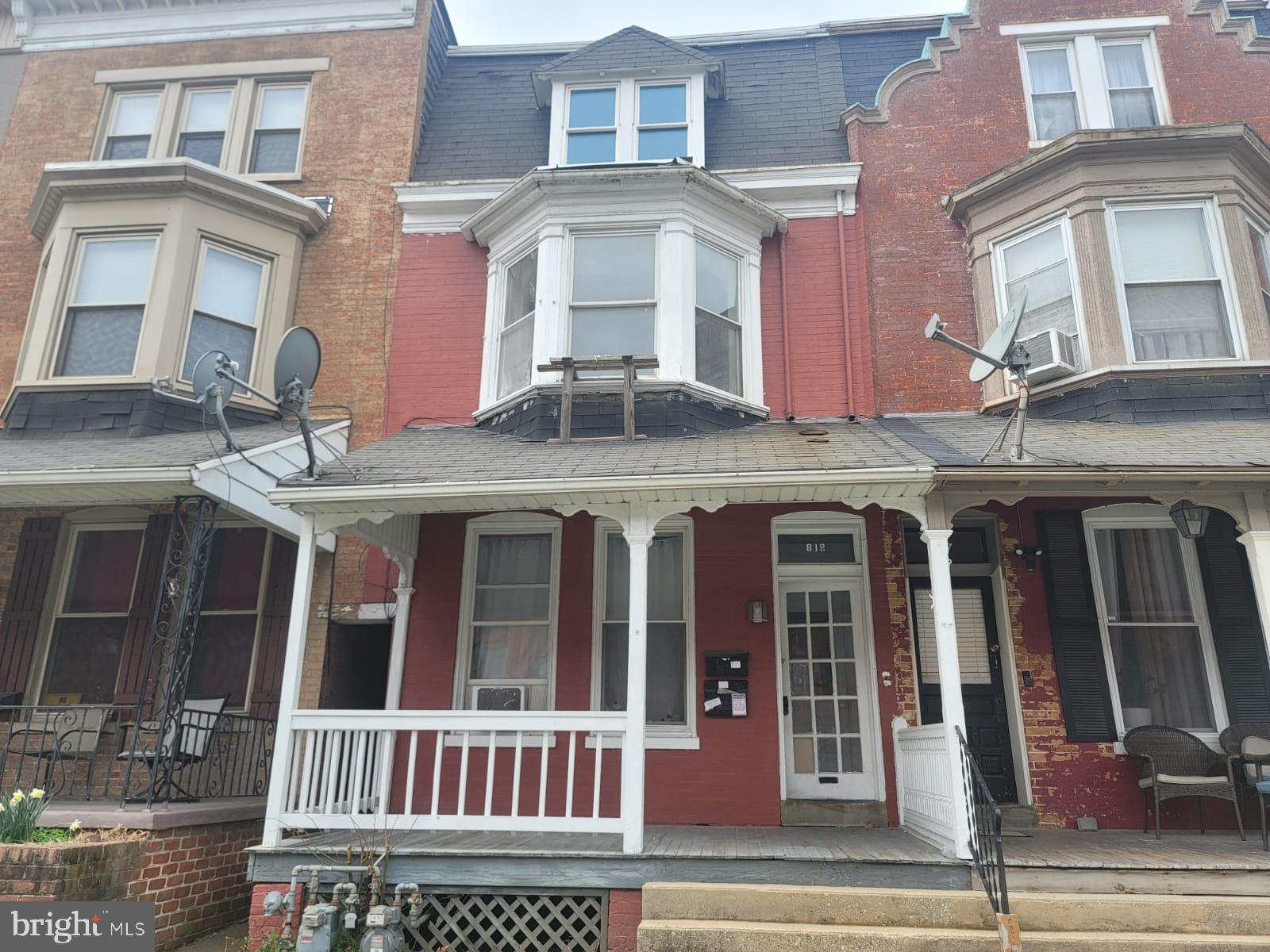 🏡 Duplex for Sale – Prime Investment Opportunity in York, PA! 💰
Calling all investors and savvy homebuyers! Whether you're looking to expand your investment portfolio or live in one unit while earning rental income from the other, this income-producing duplex is a must-see!
📍 Location, Location, Location!
Situated in a desirable York neighborhood, this property is:
✅ Close to York Hospital and York College
✅ Within walking distance to the York Expo Center and York Fair Grounds
✅ Convenient for tenants and ideal for professionals, students, and families
🏘️ Property Highlights:
2 spacious units with potential for conversion to a triplex
Off-street parking located at the rear of the property
Section 8 approved – stable rental income opportunity
Excellent rental history and strong income potential
Whether you're an experienced investor or just getting started, this duplex checks all the boxes. Don’t miss out on this opportunity to own a solid asset in a high-demand area! Minor repairs are required. Brand new water heater and HVAC system