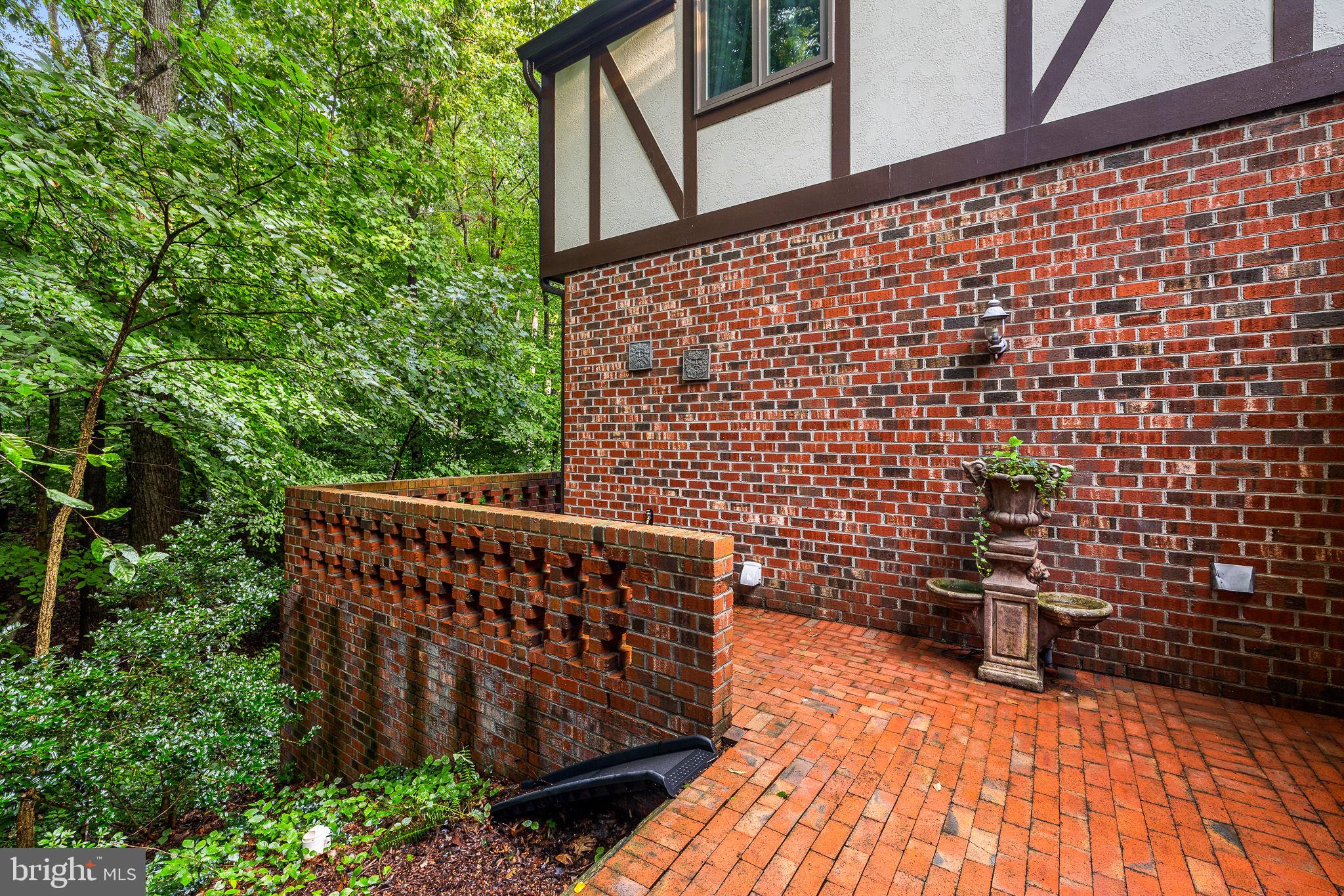 2490 TREE HOUSE DRIVE