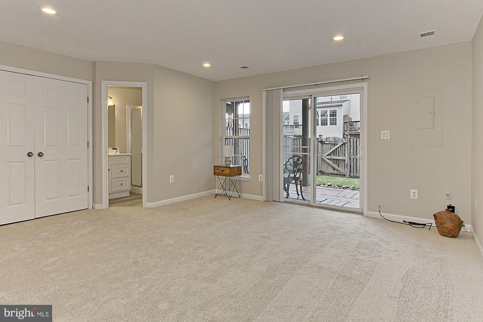 SOUTH RIDING - Residential