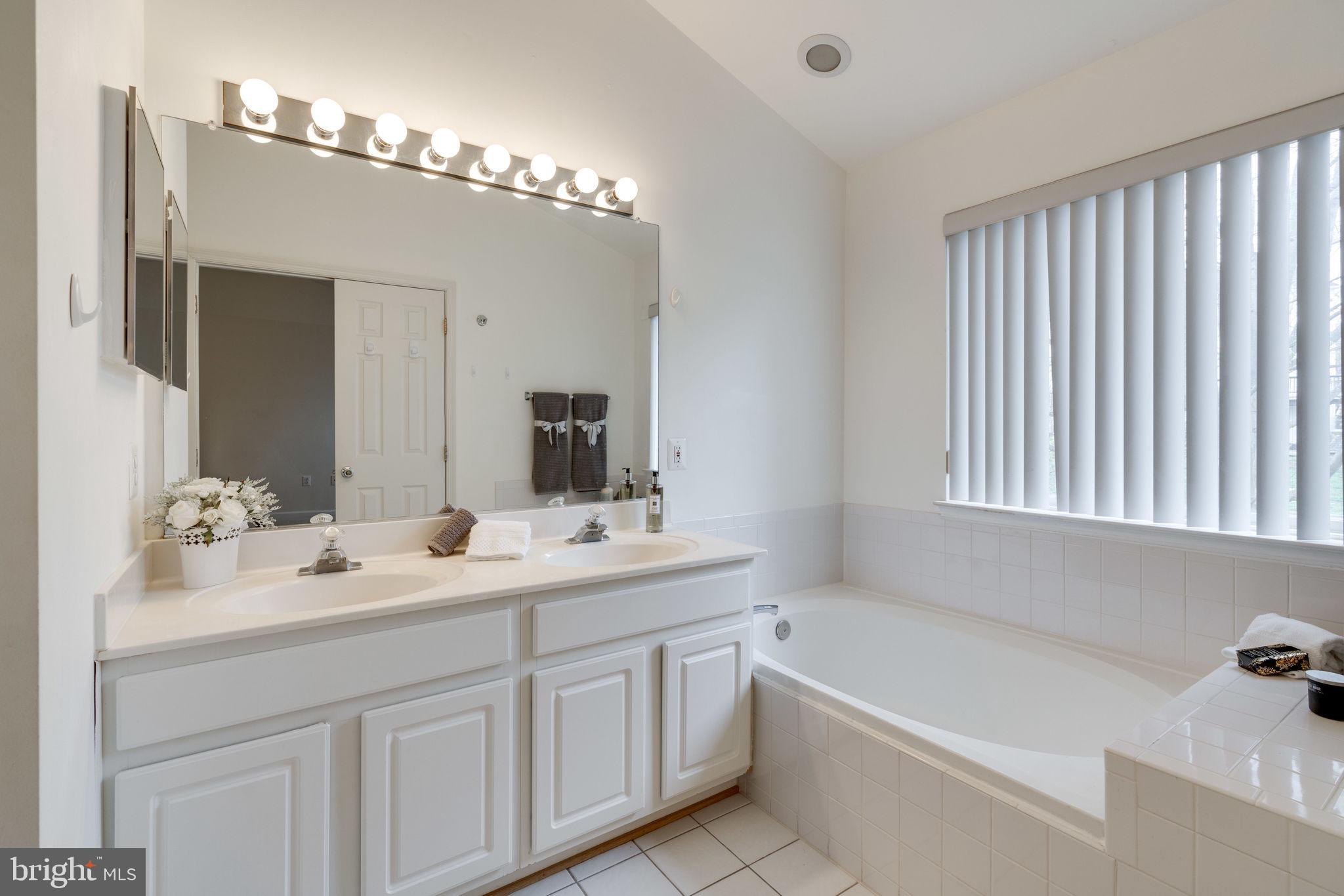 KINGSTOWNE - Residential Lease