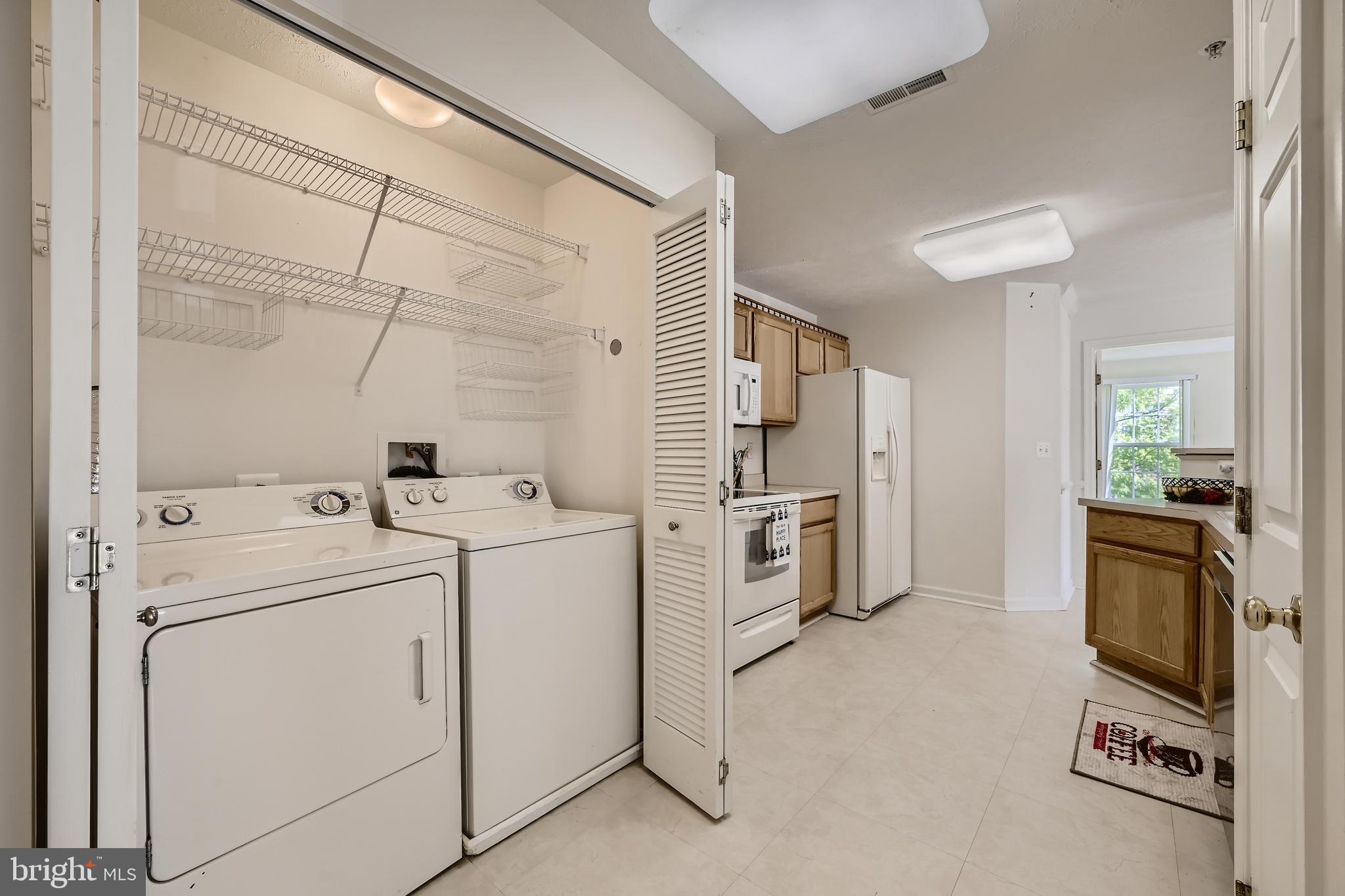 SILVER LAKE - Residential