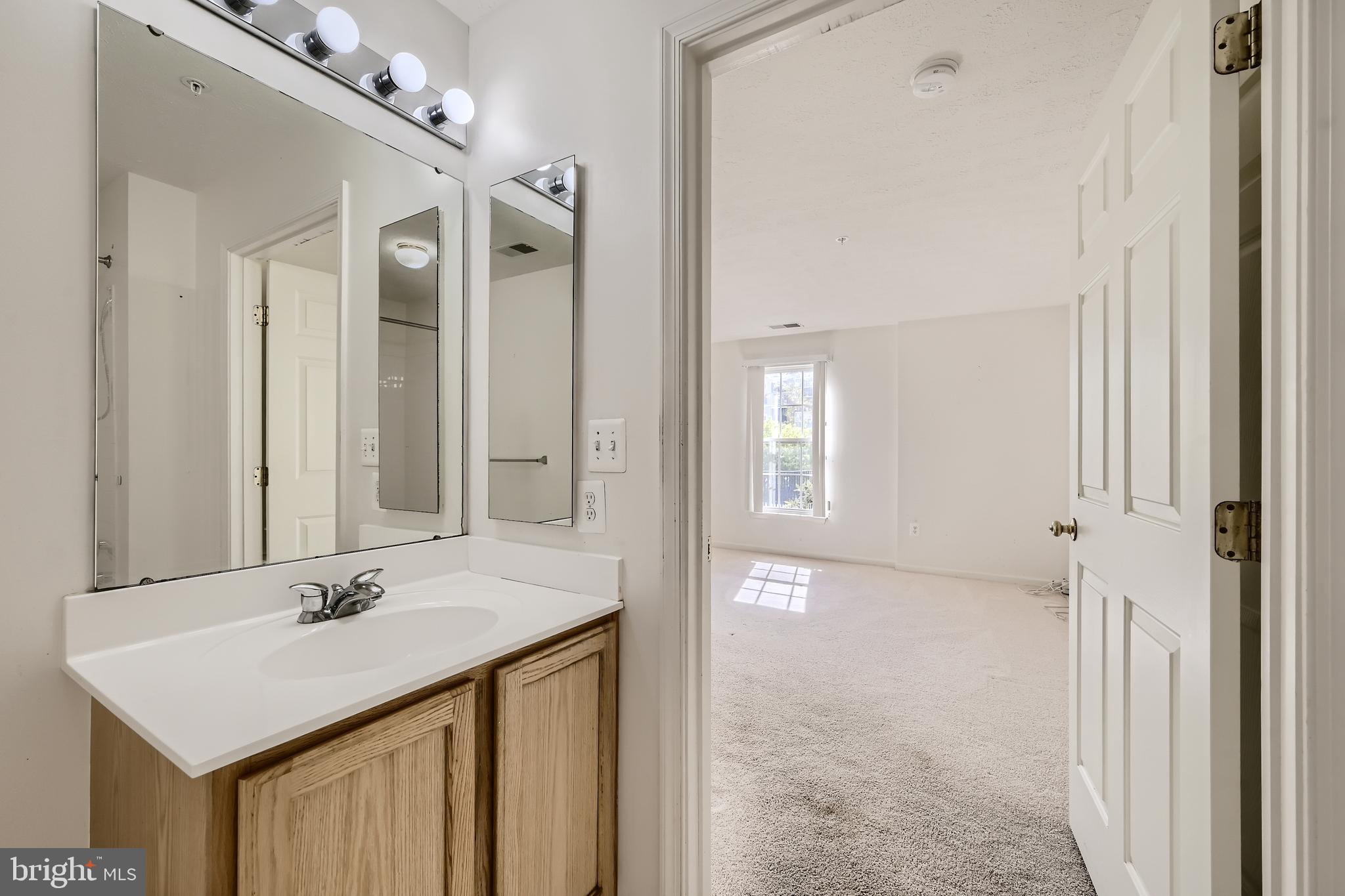 SILVER LAKE - Residential