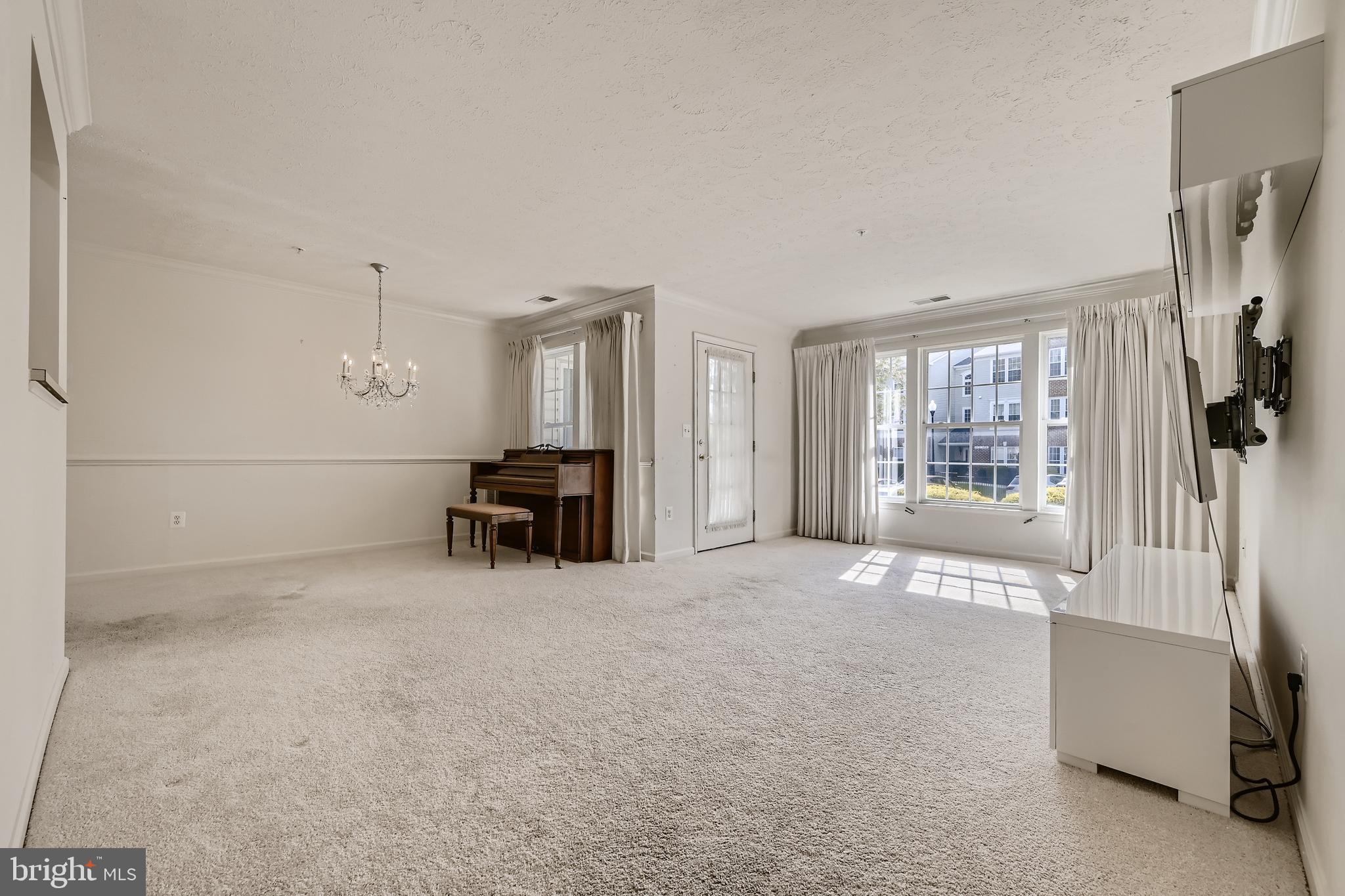 SILVER LAKE - Residential