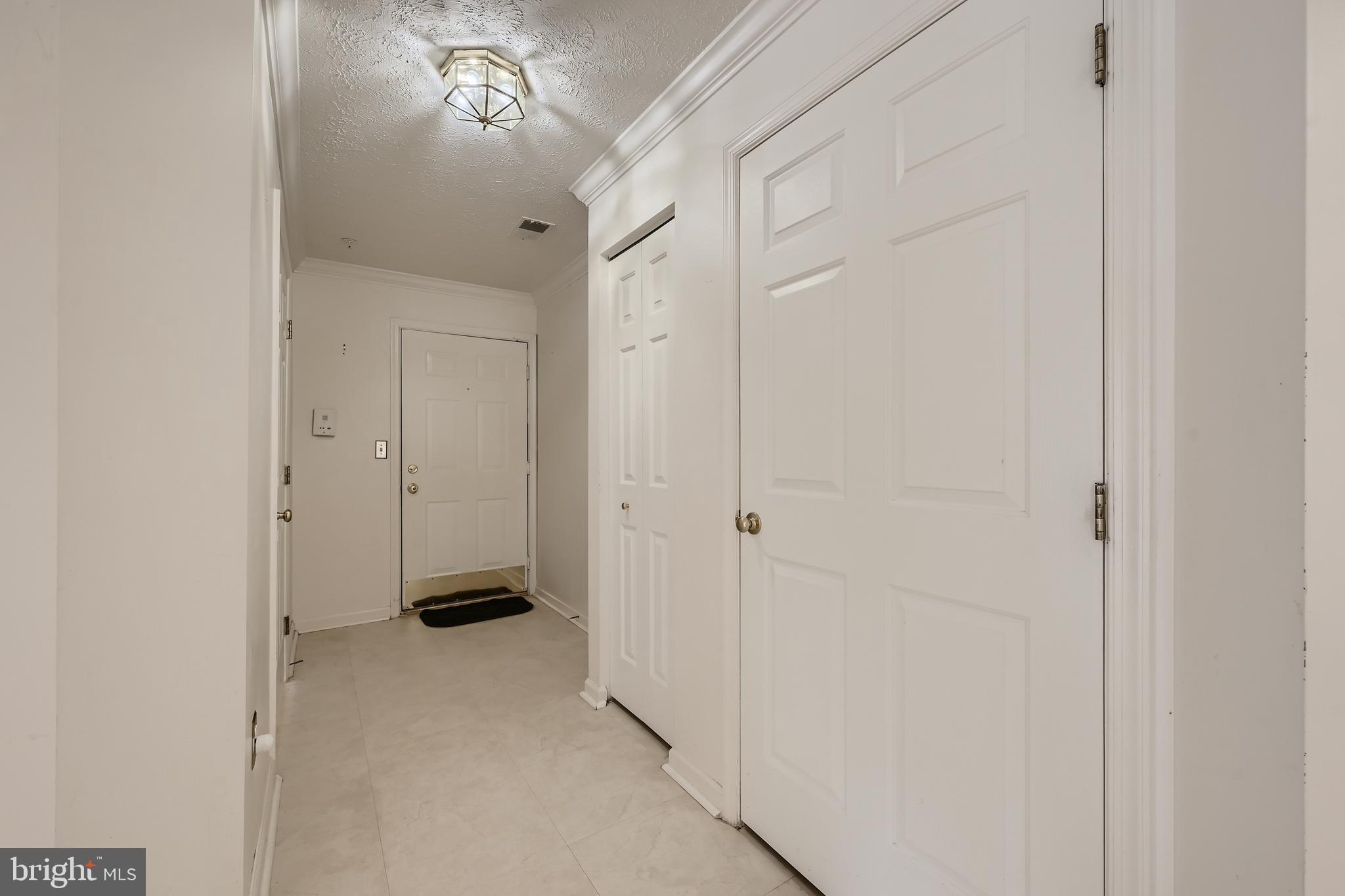 SILVER LAKE - Residential