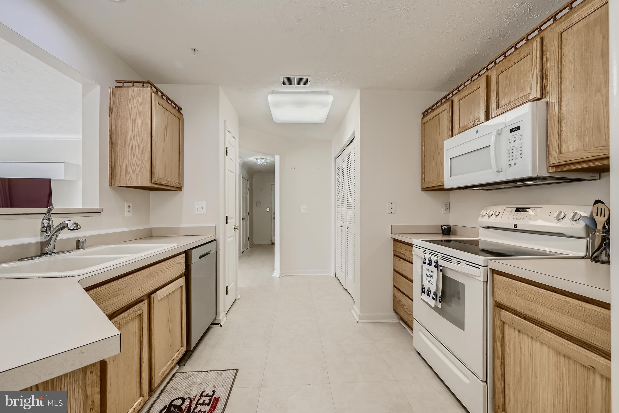 SILVER LAKE - Residential