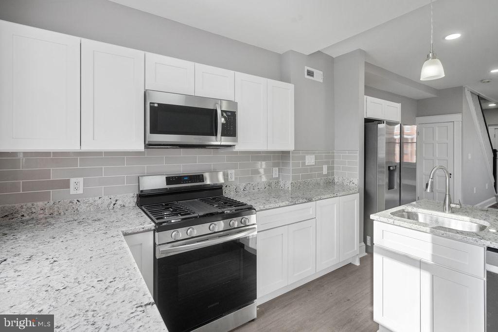 WAVERLY - Residential Lease