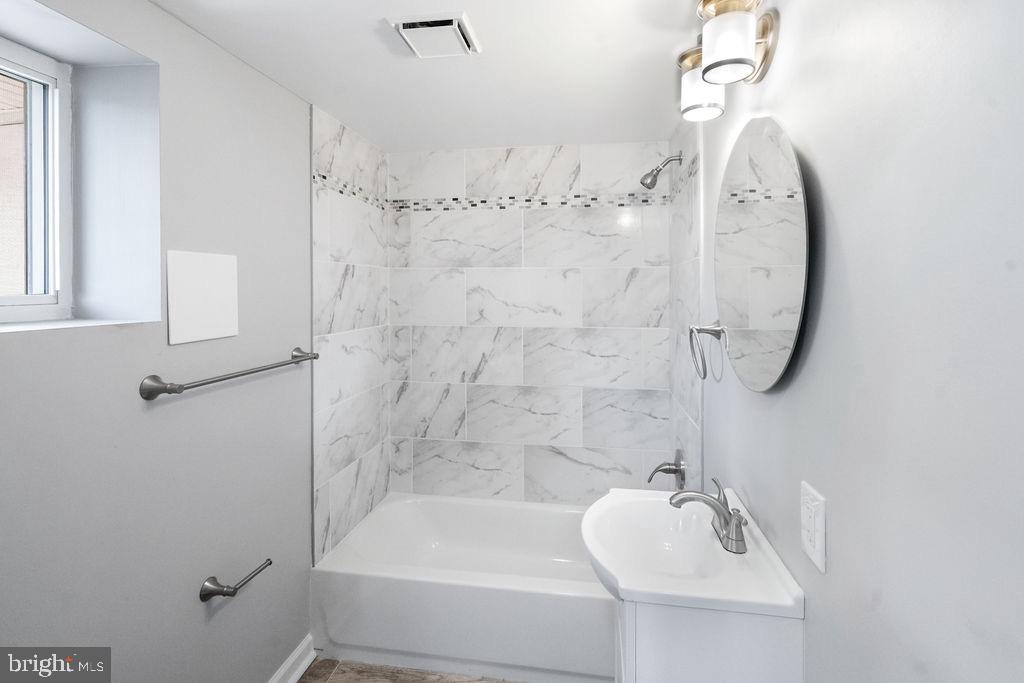 WAVERLY - Residential Lease