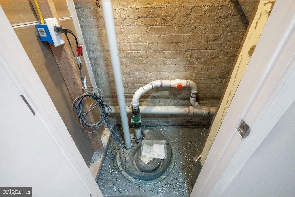 WAVERLY - Residential Lease