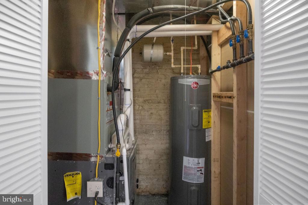 WAVERLY - Residential Lease