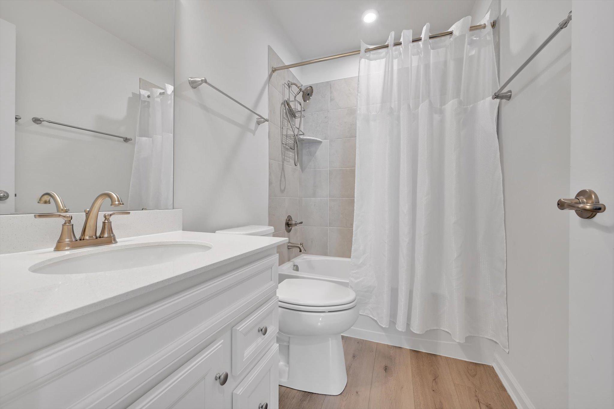 APPLEWOOD - Residential
