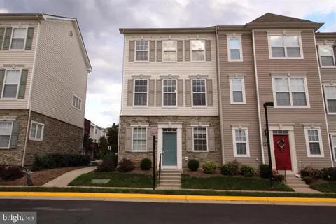 21770 Dragons Green Square, Ashburn, VA MLS: VALO2105516