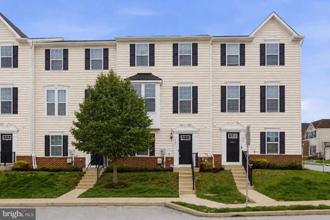 Townhouse For Sale - 422 Lopata Road<br/> PHOENIXVILLE, PA 19460