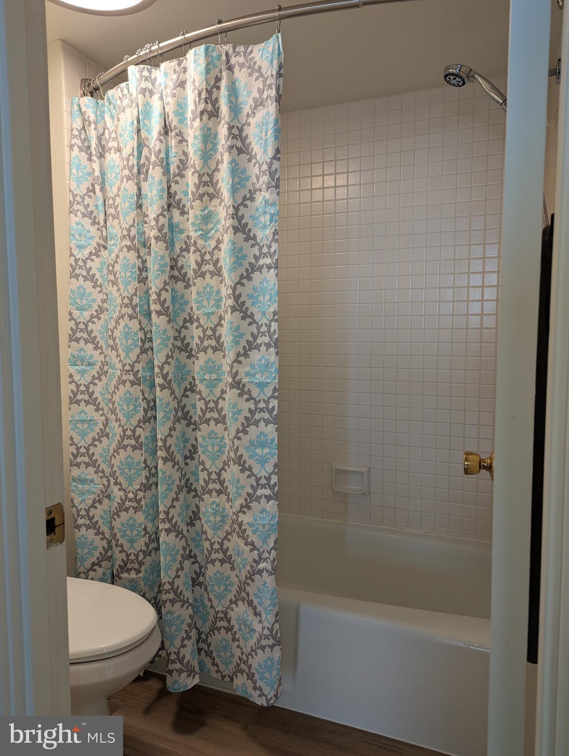 SKYLINE HOUSE - Residential Lease