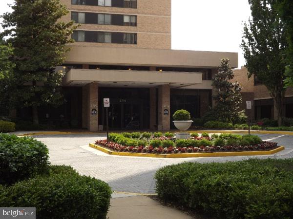 SKYLINE HOUSE - Residential Lease