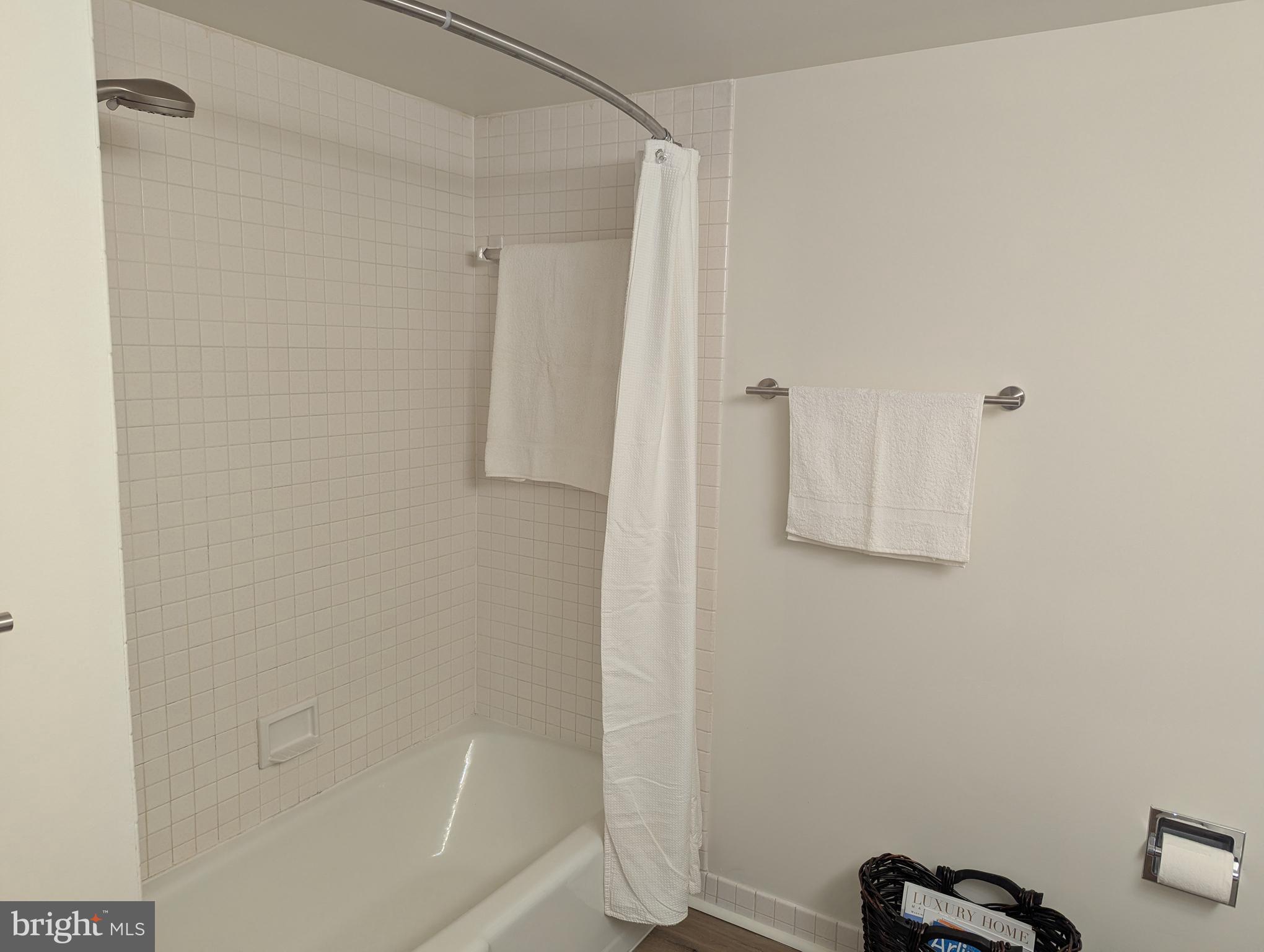 SKYLINE HOUSE - Residential Lease