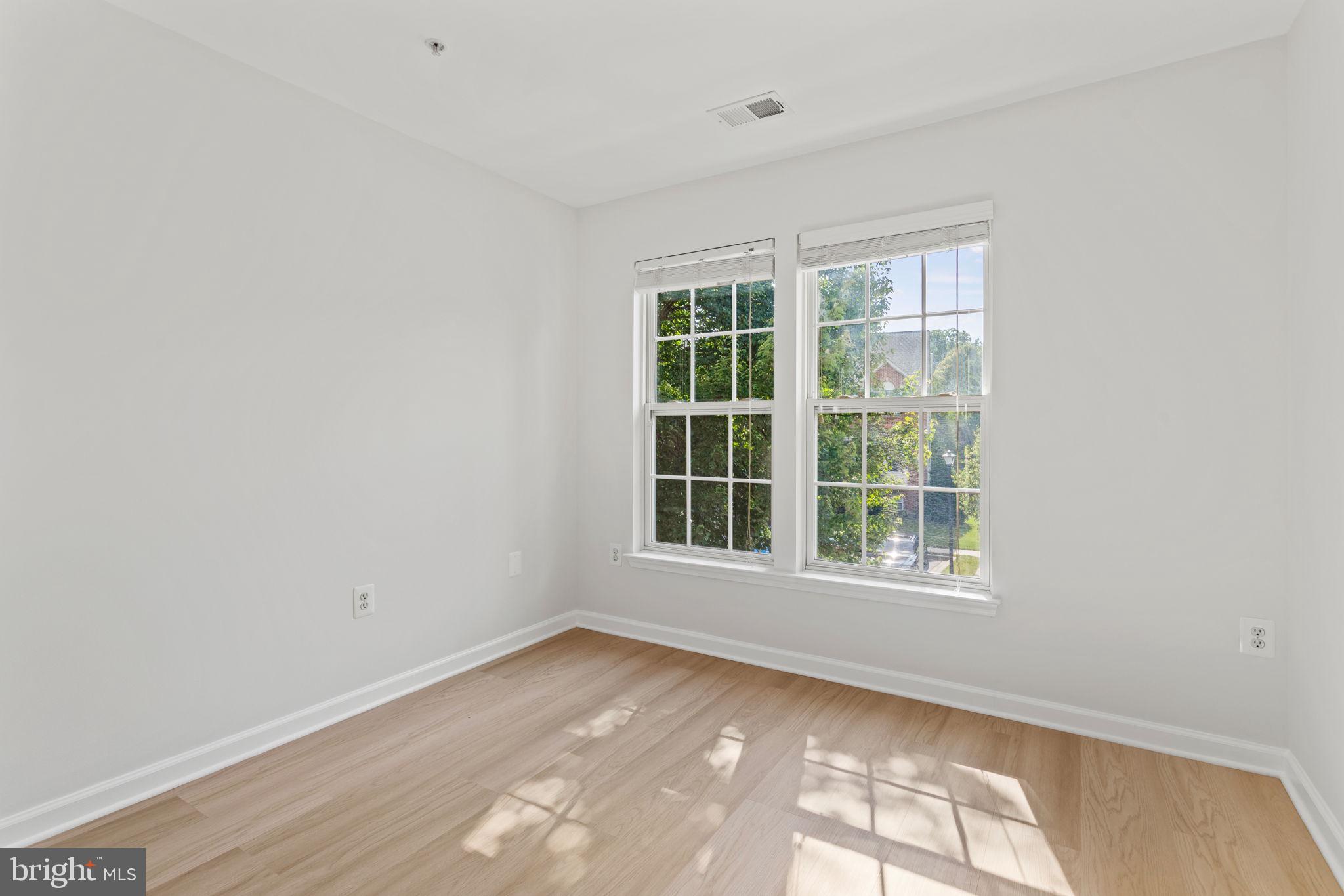 VILLAGES OF URBANA - Residential Lease