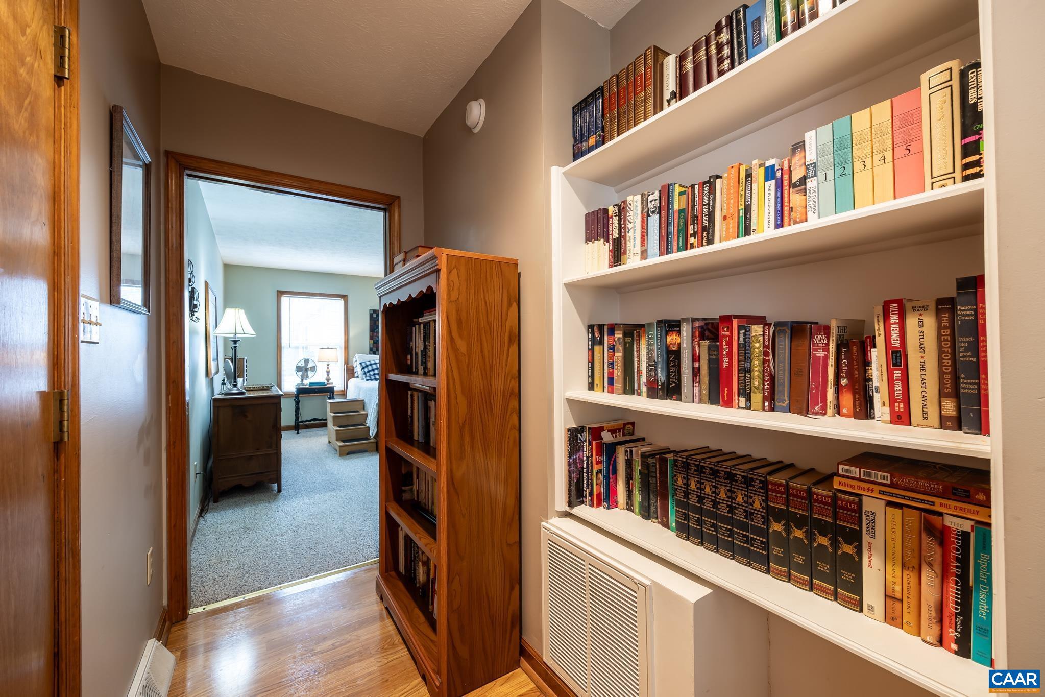 LAKE MONTICELLO - Residential