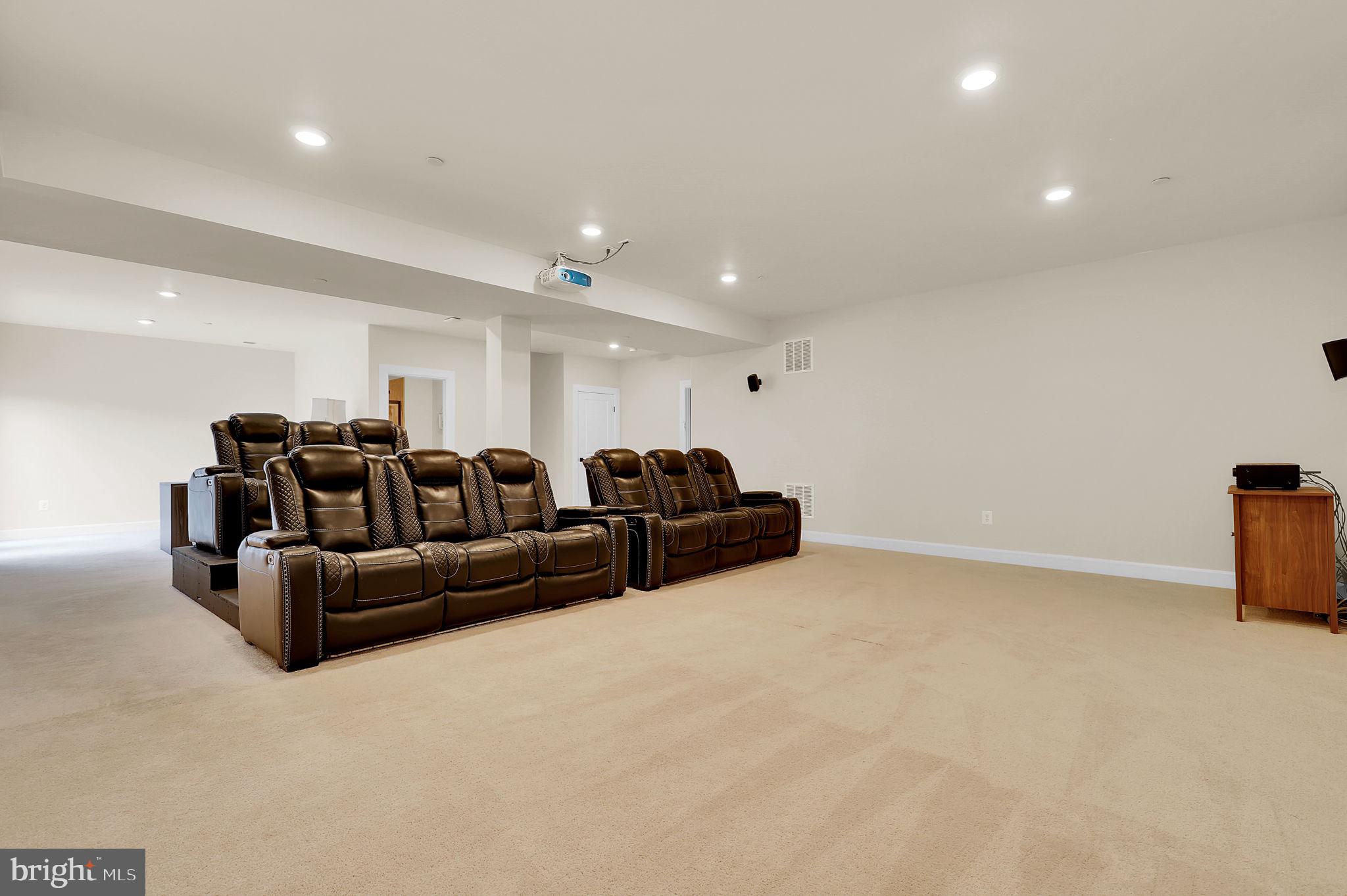 LAKE LINGANORE - Residential