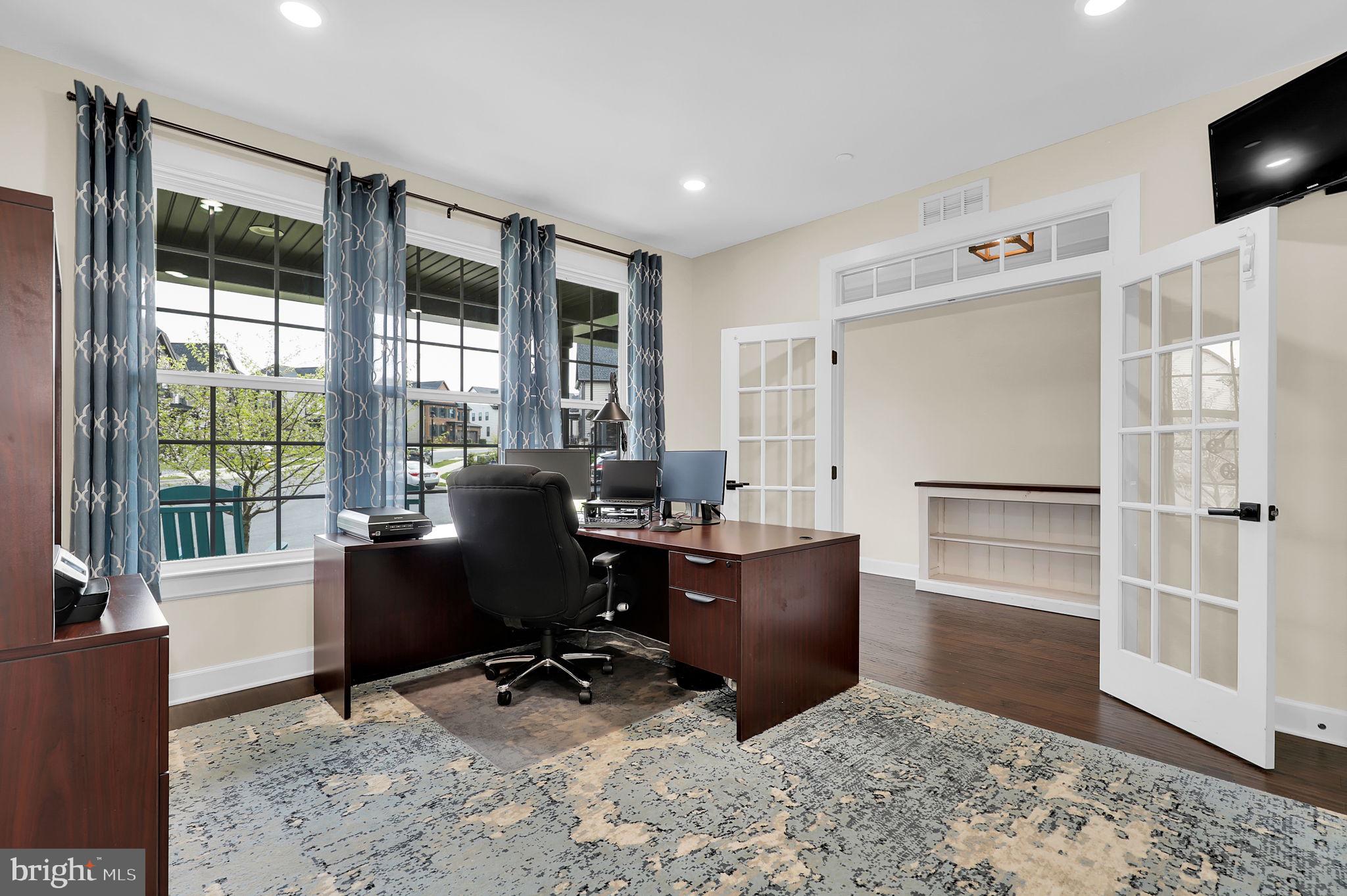 LAKE LINGANORE - Residential