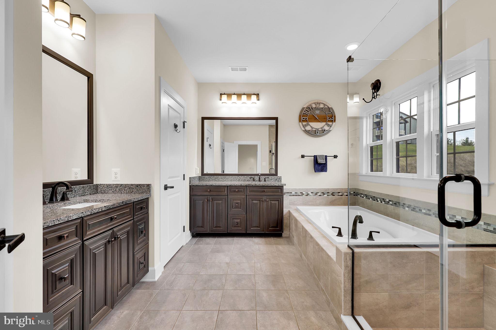 LAKE LINGANORE - Residential