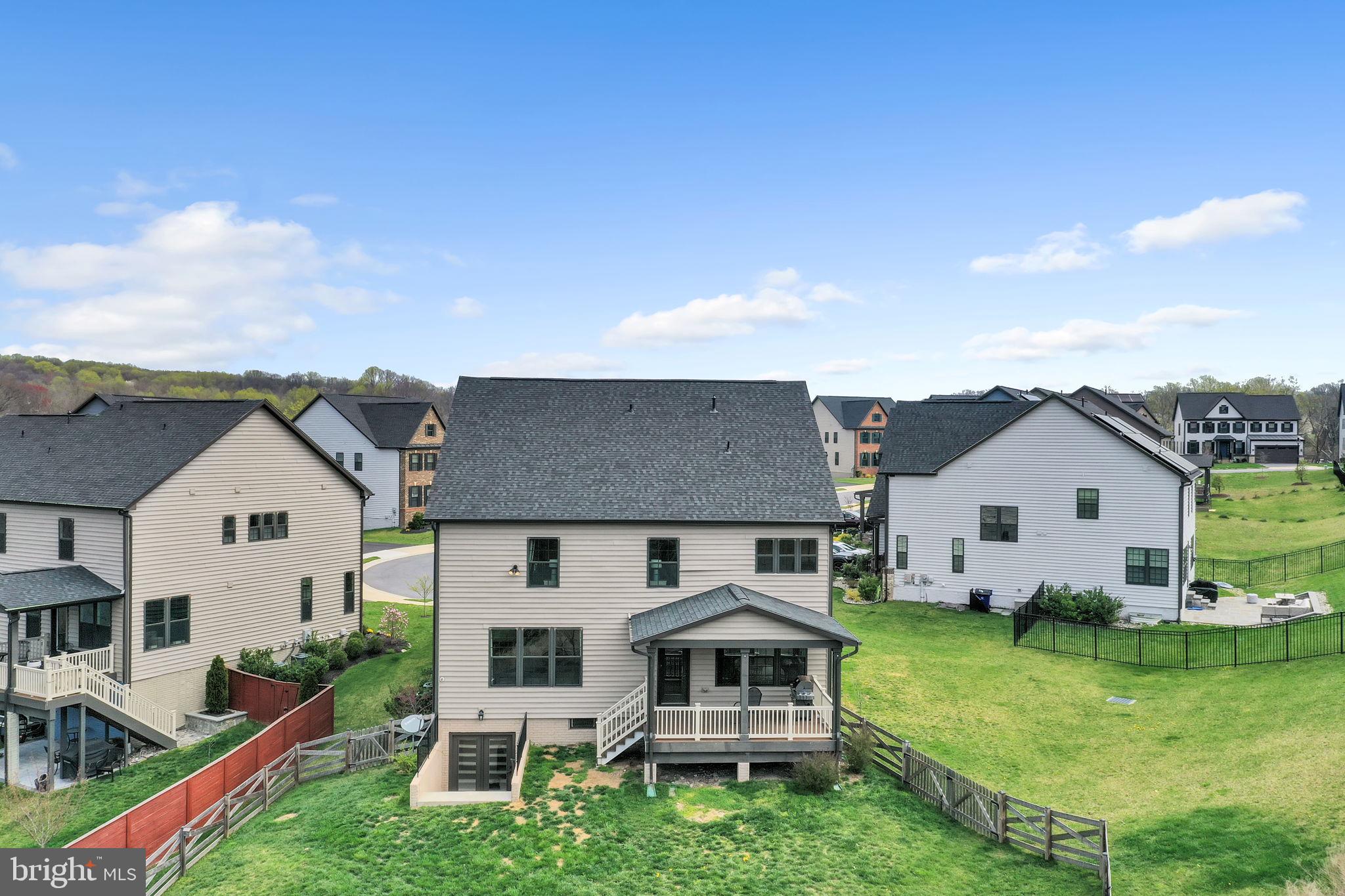 LAKE LINGANORE - Residential