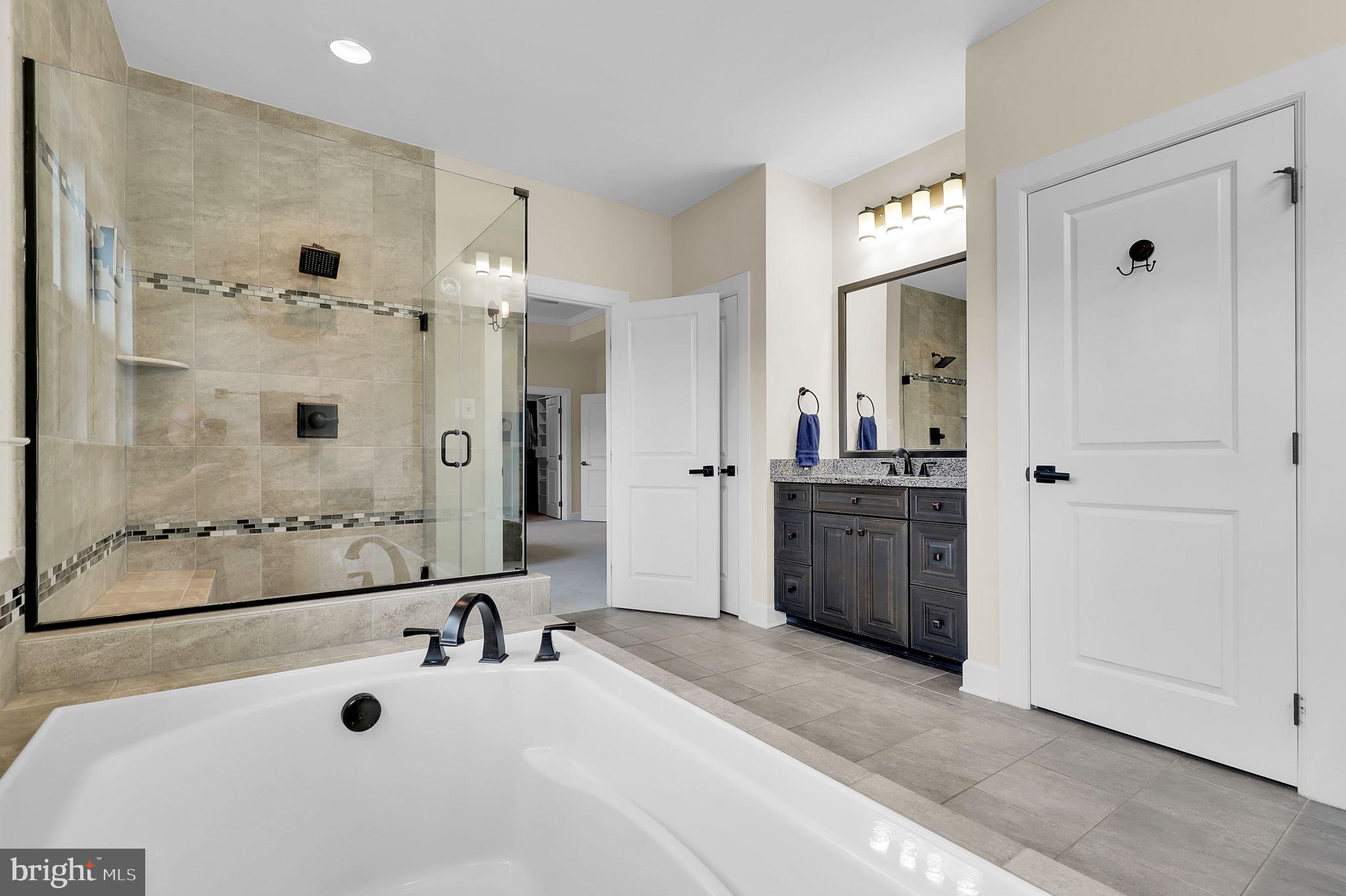 LAKE LINGANORE - Residential