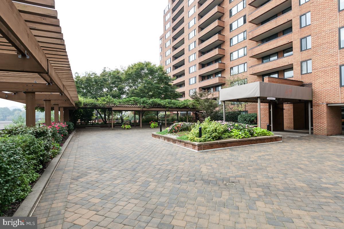 CROSS KEYS - Residential Lease