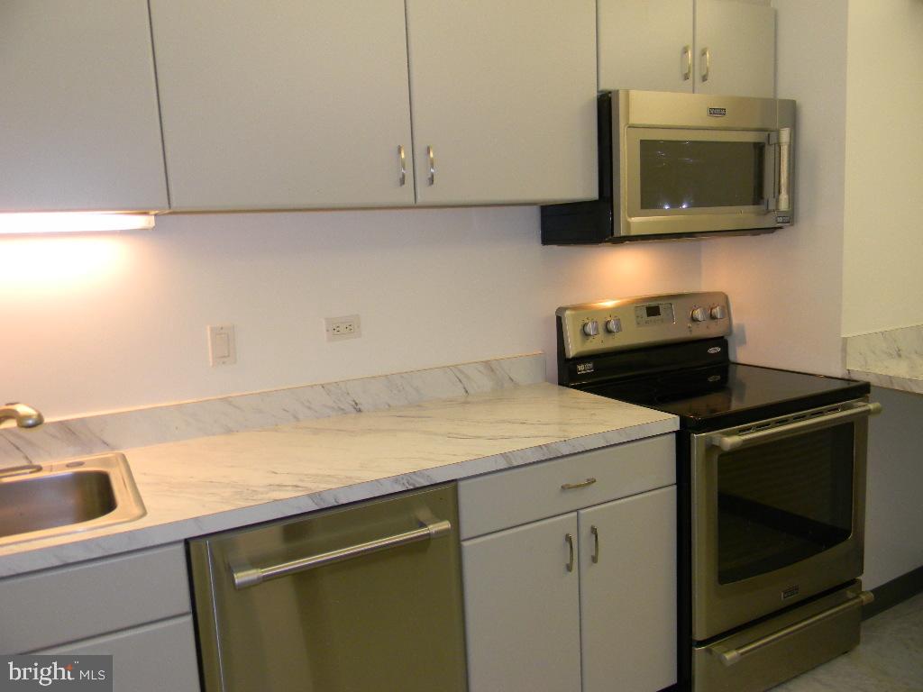 CROSS KEYS - Residential Lease