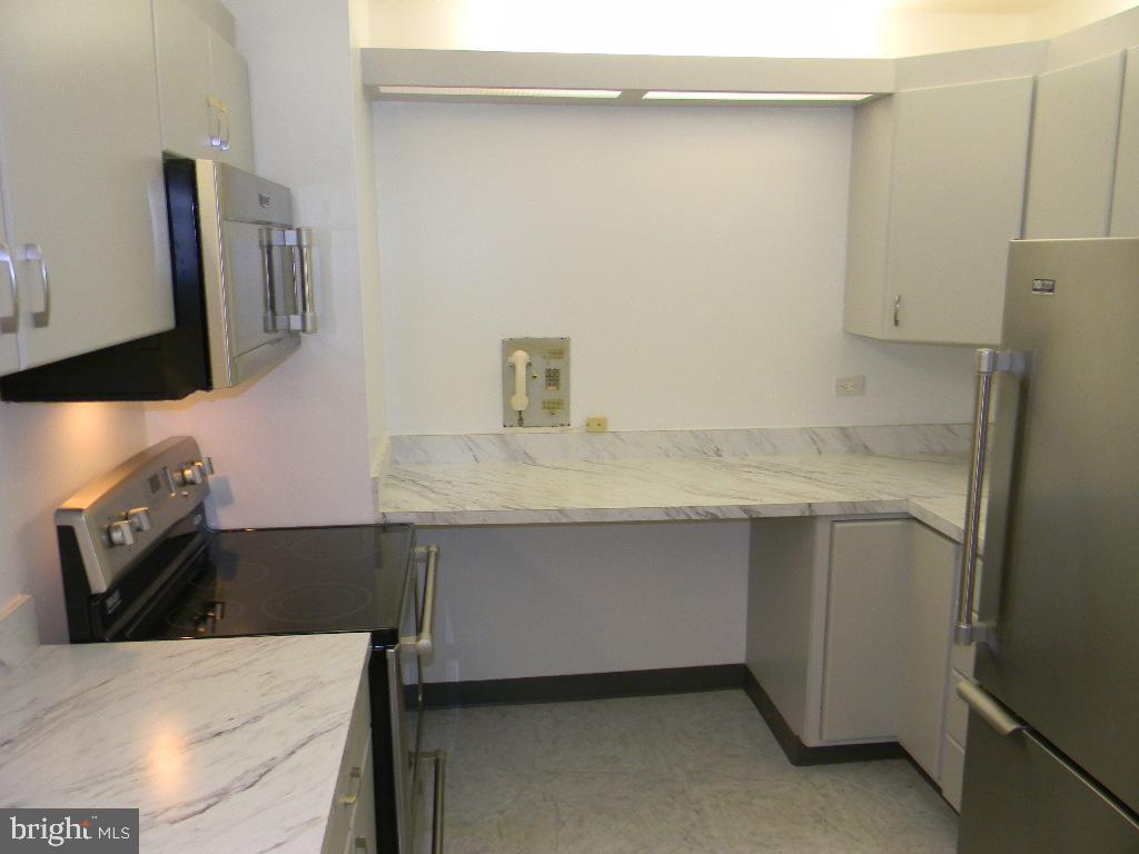 CROSS KEYS - Residential Lease