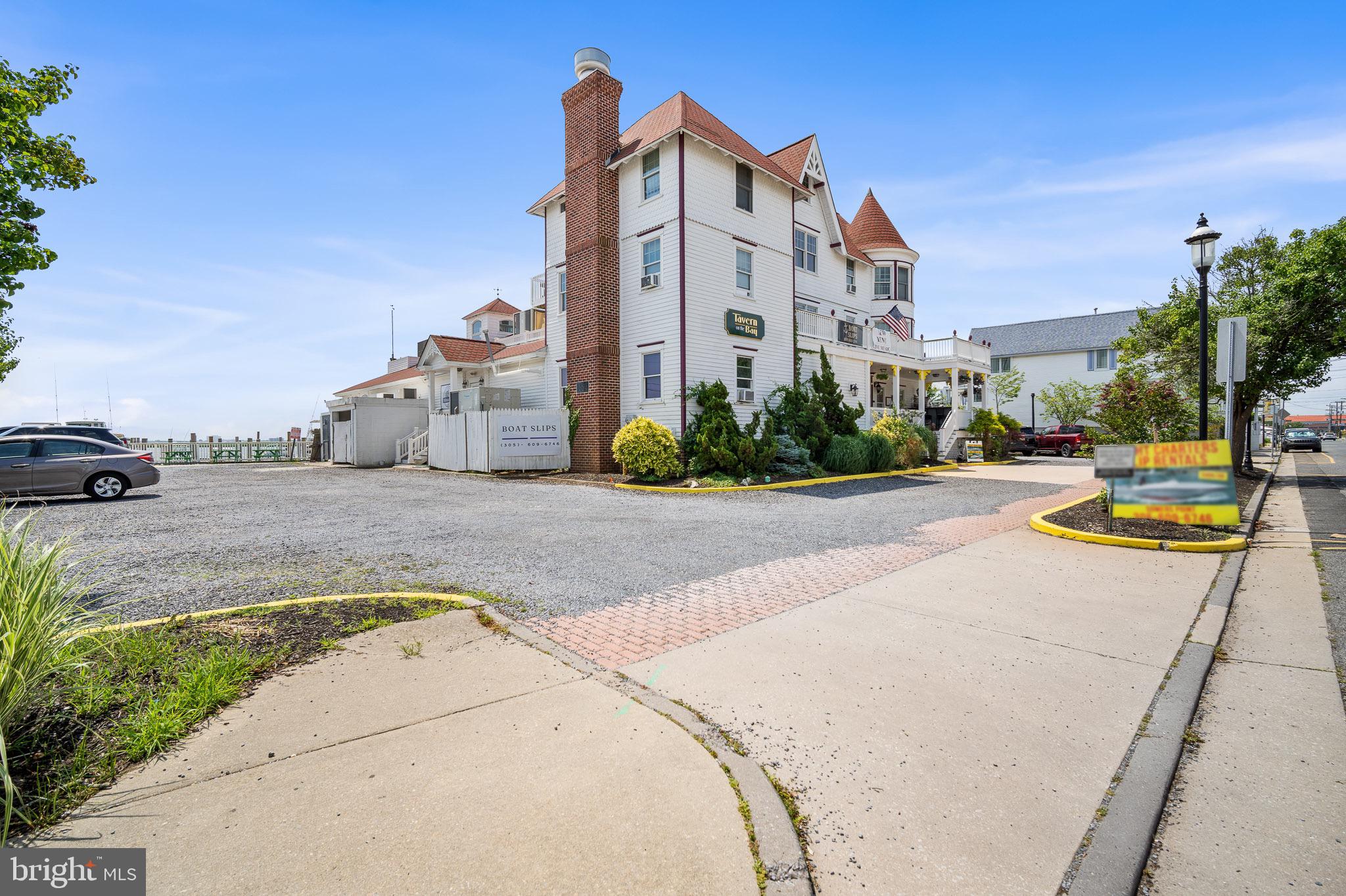 800 BAY AVENUE
