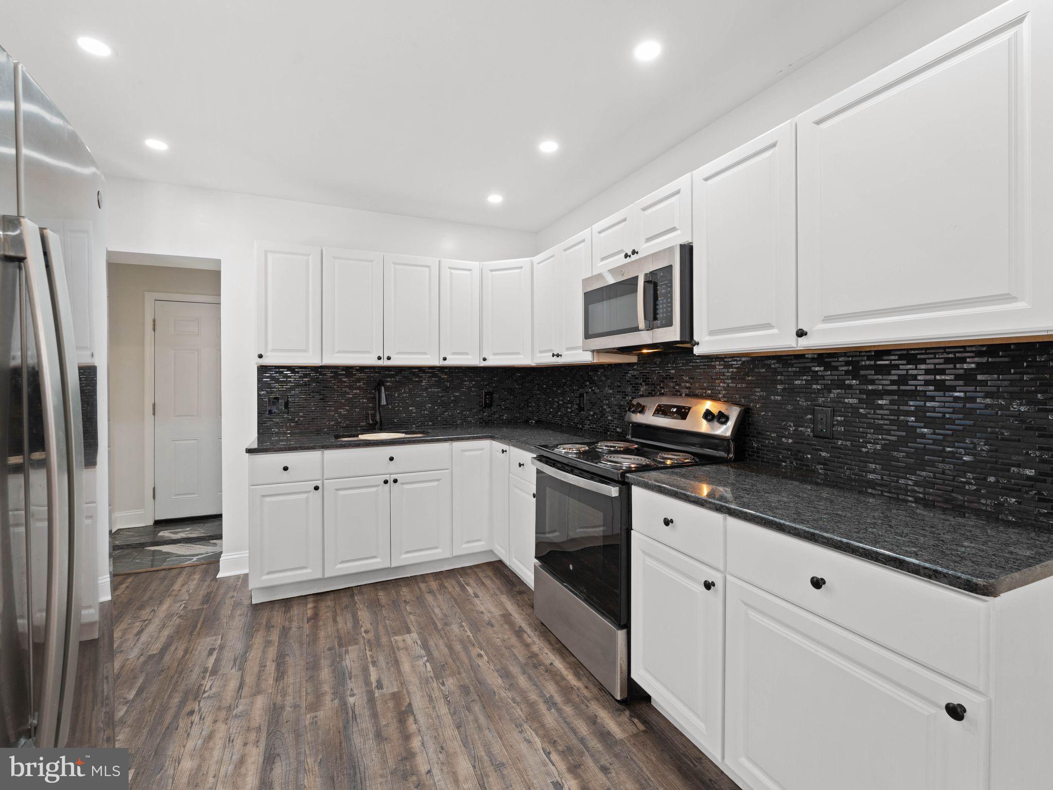 712 E WILLARD STREET