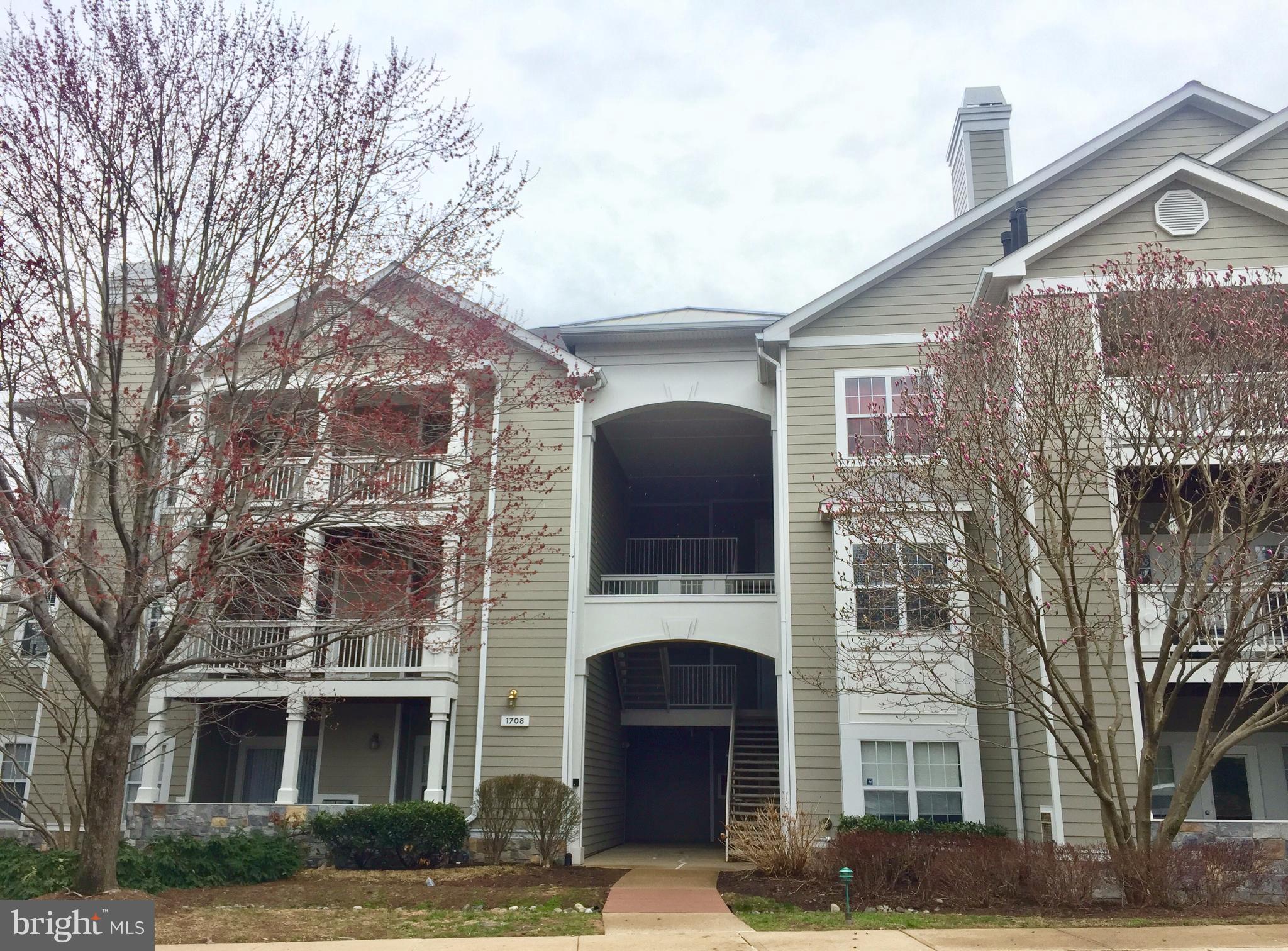 EDGEWATER AT TOWN CENTER - Residential Lease