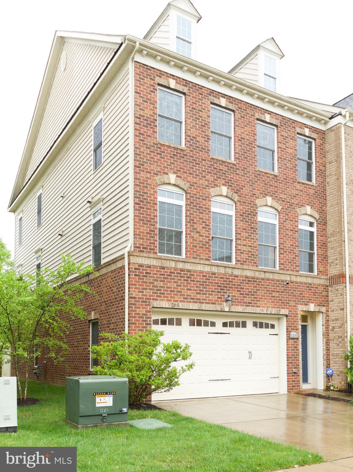 5255 STREAM BANK LANE