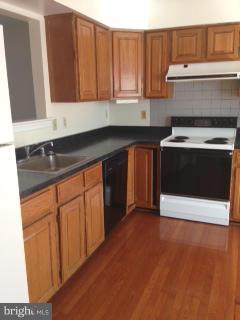 CENTREVILLE GREEN - Residential Lease