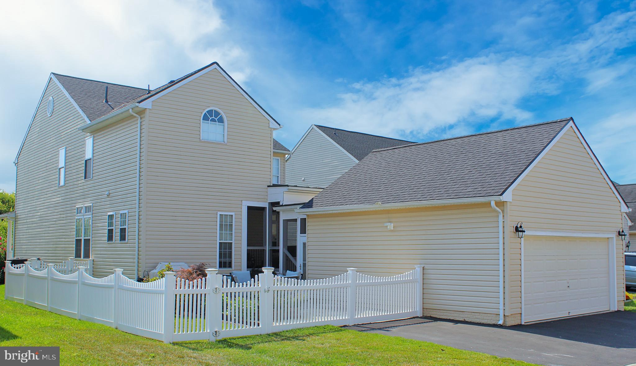 LAKELAND PLACE - Residential